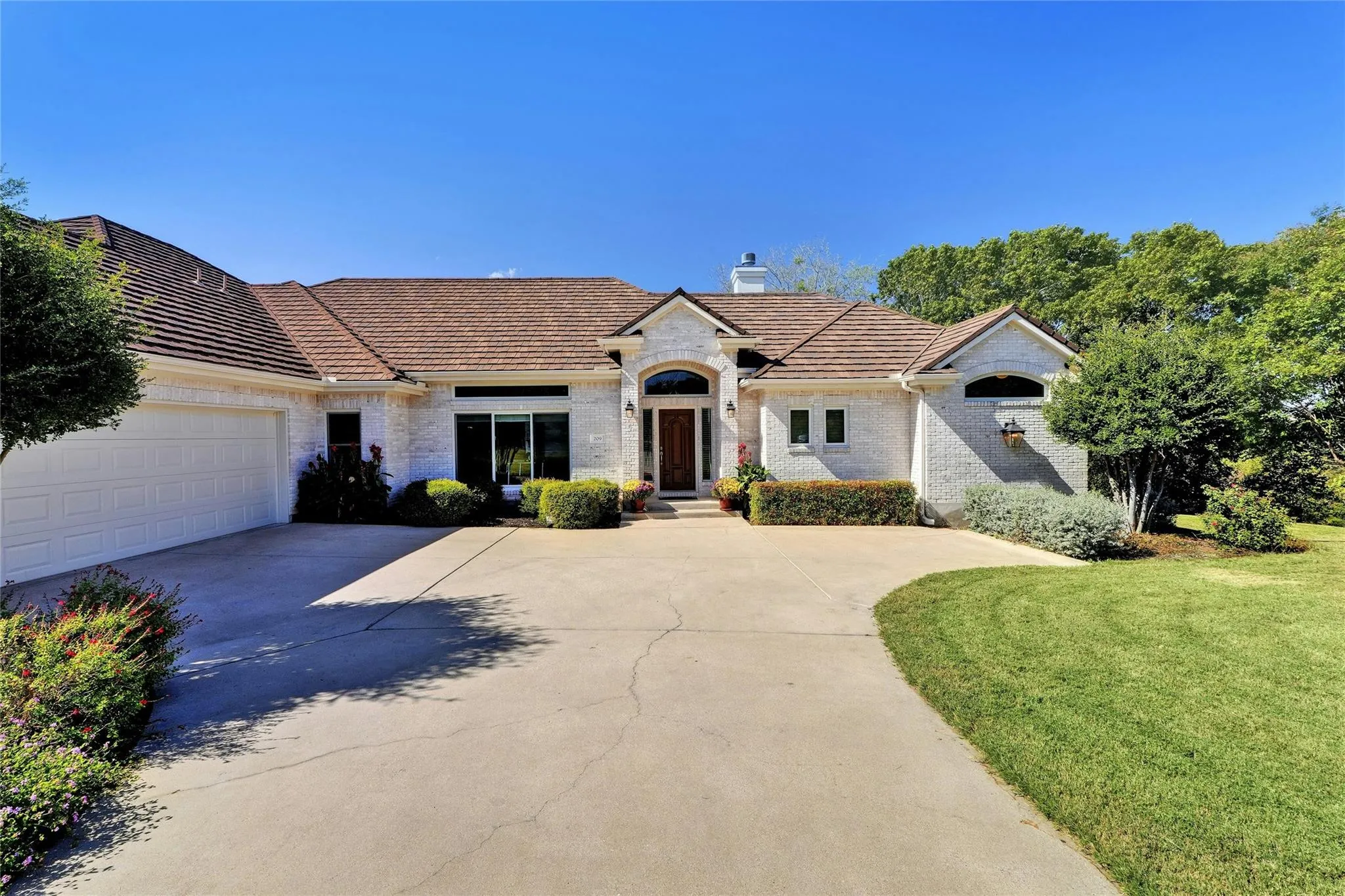 Photo 5 of 209 OVERLOOK CT