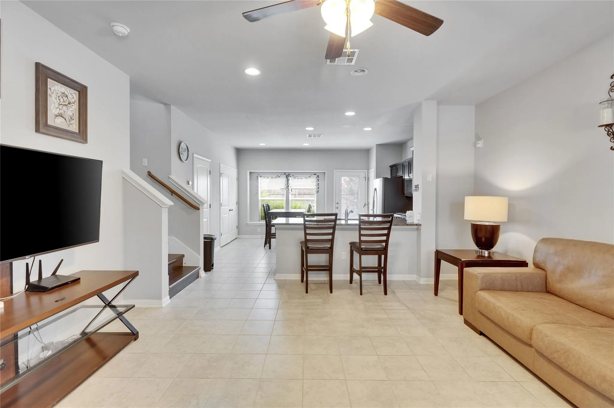 Photo 4 of 107 FRIENDSHIP OAK DR