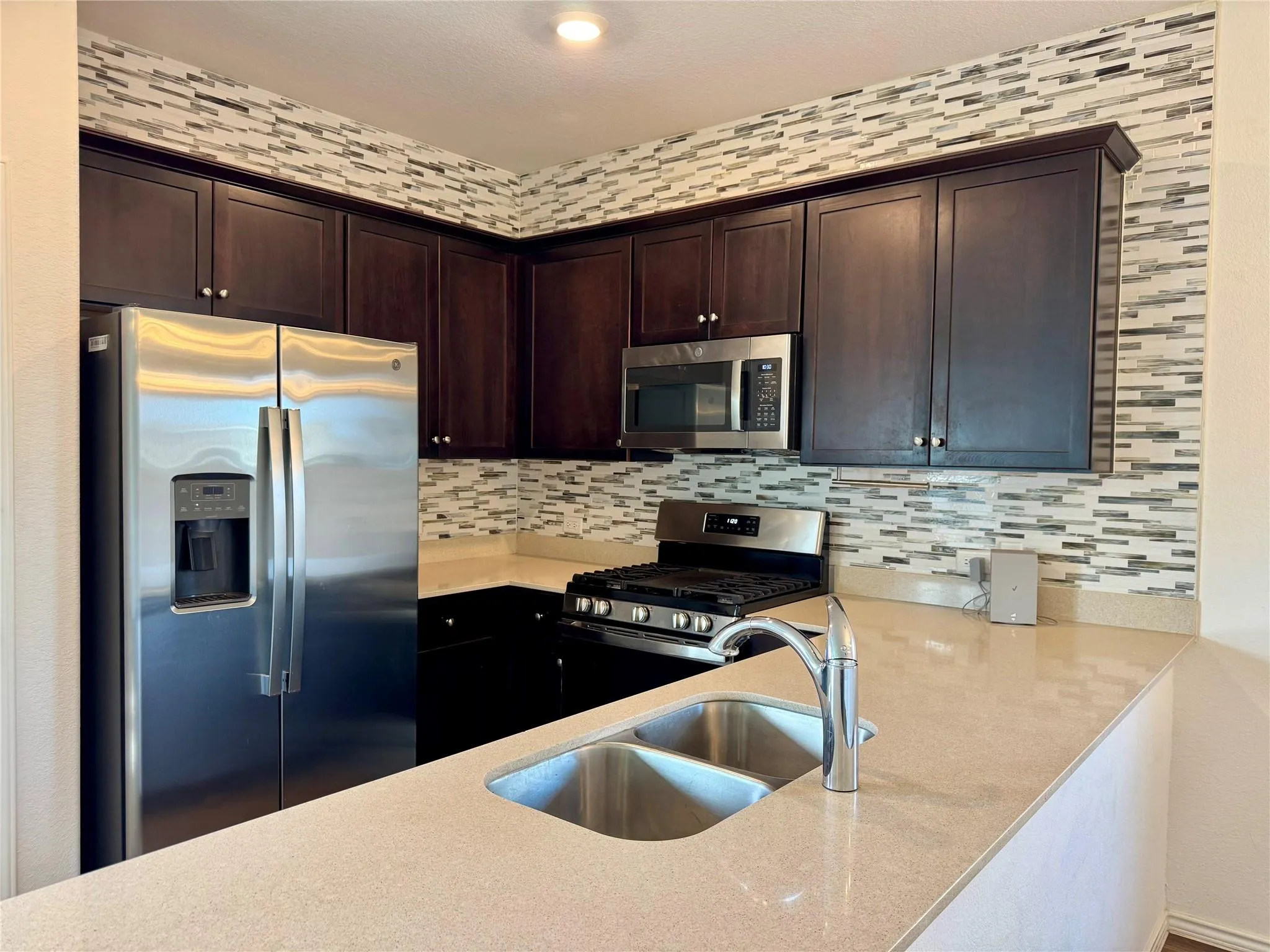 Photo 4 of 14221 LYNDORA LN