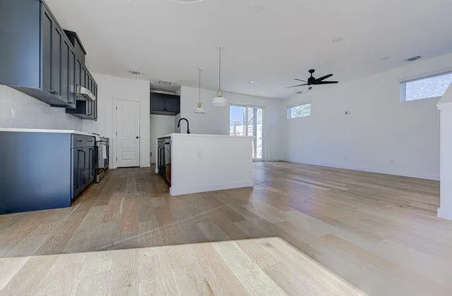 Photo 4 of 6203 LANGHAM ST #1