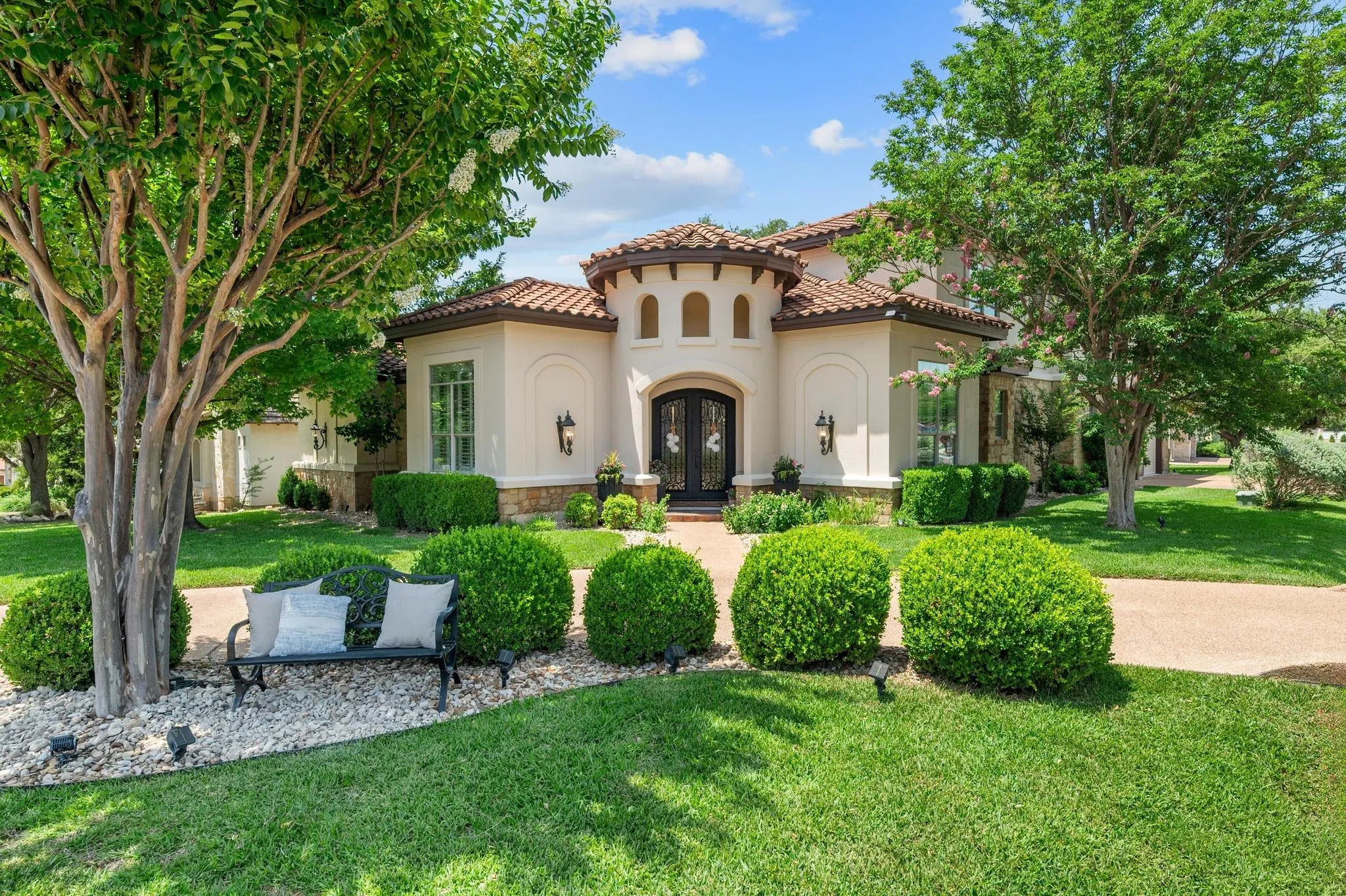Photo of 7 SUNVIEW RD, The Hills, TX, 78738