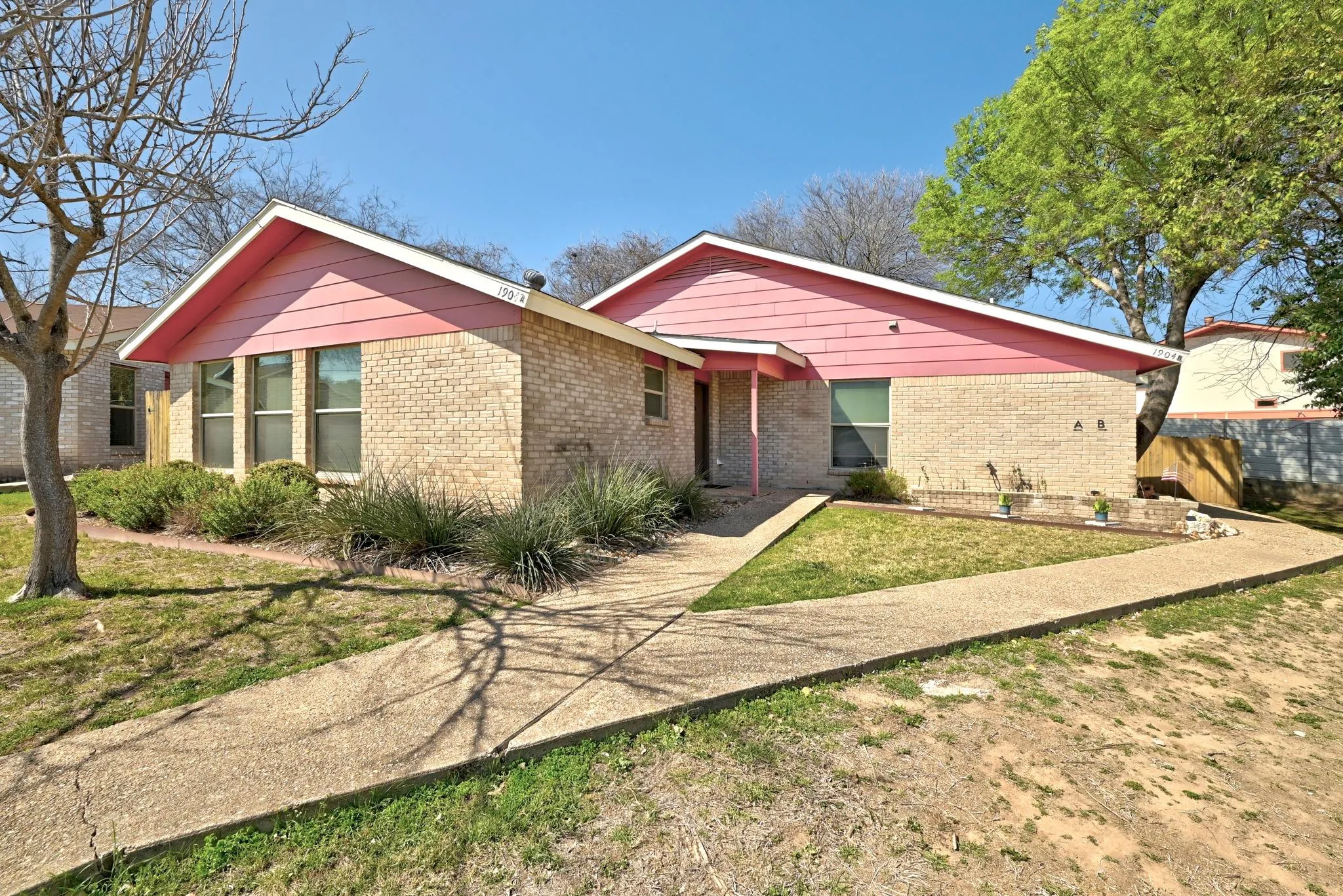 Photo 2 of 1904 VALLEY HILL CIR