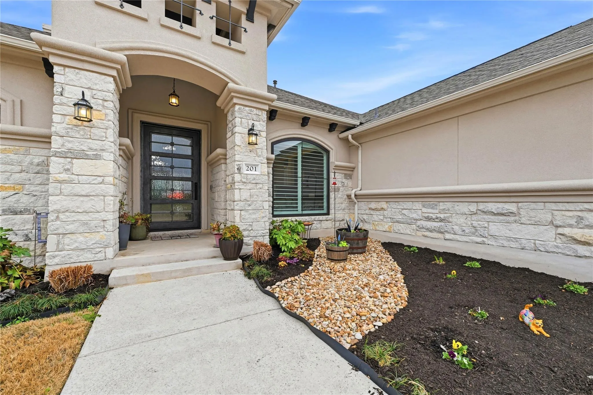 Photo 2 of 201 MIRANDA WAY