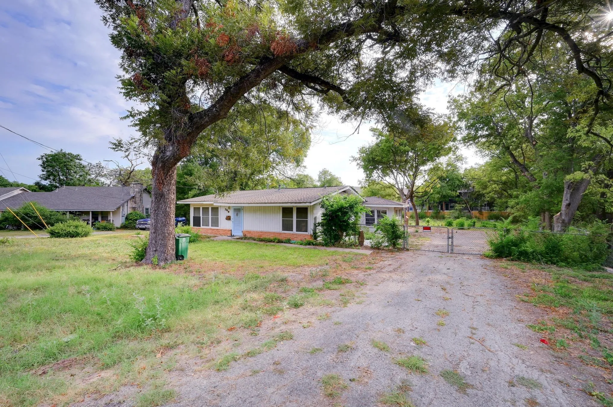 Photo 2 of 300 PECAN DR