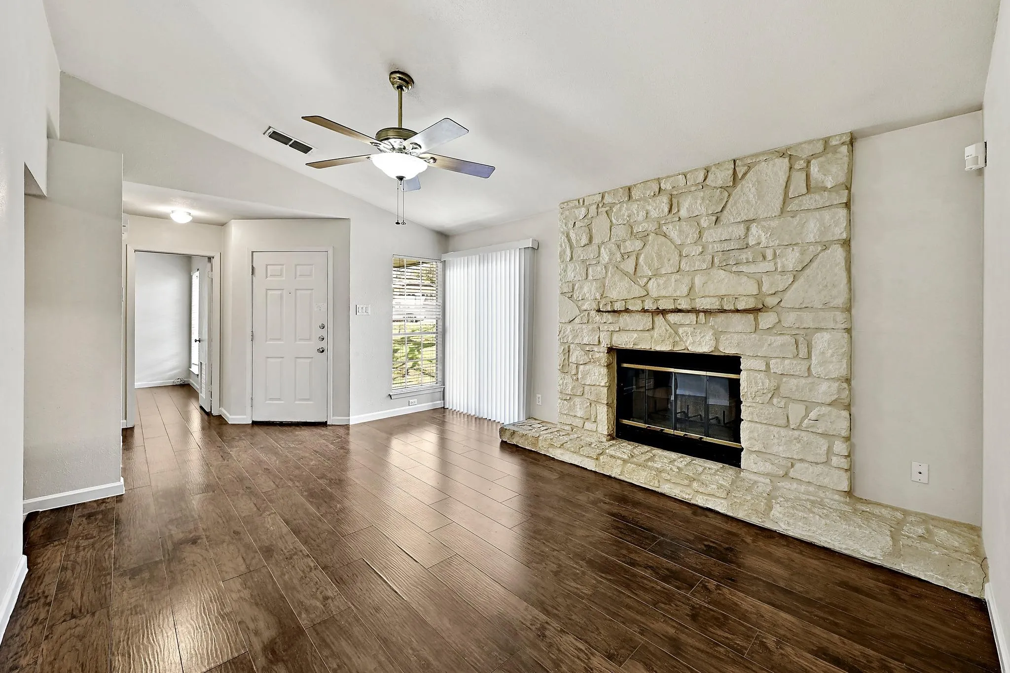 Photo 4 of 4407 LIMEWOOD CT