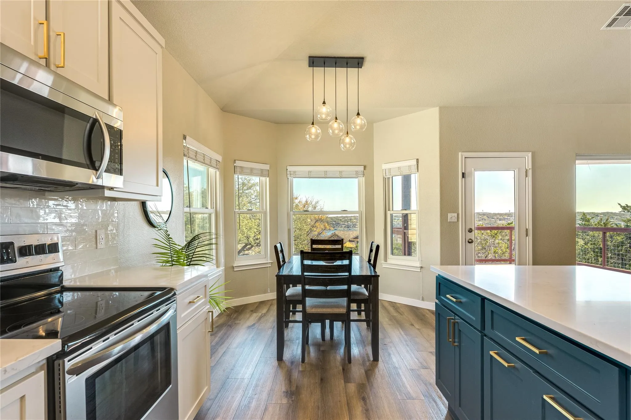 Photo 3 of 330 SOUTHWIND RD