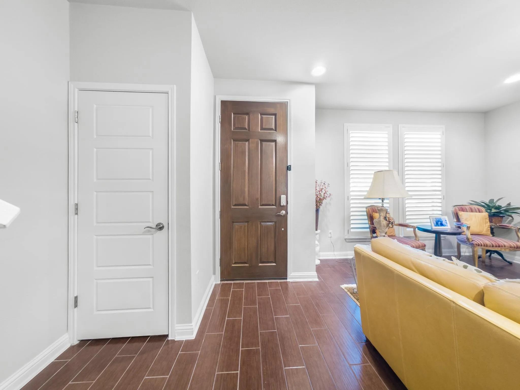 Photo 2 of 13800 LYNDHURST ST #324