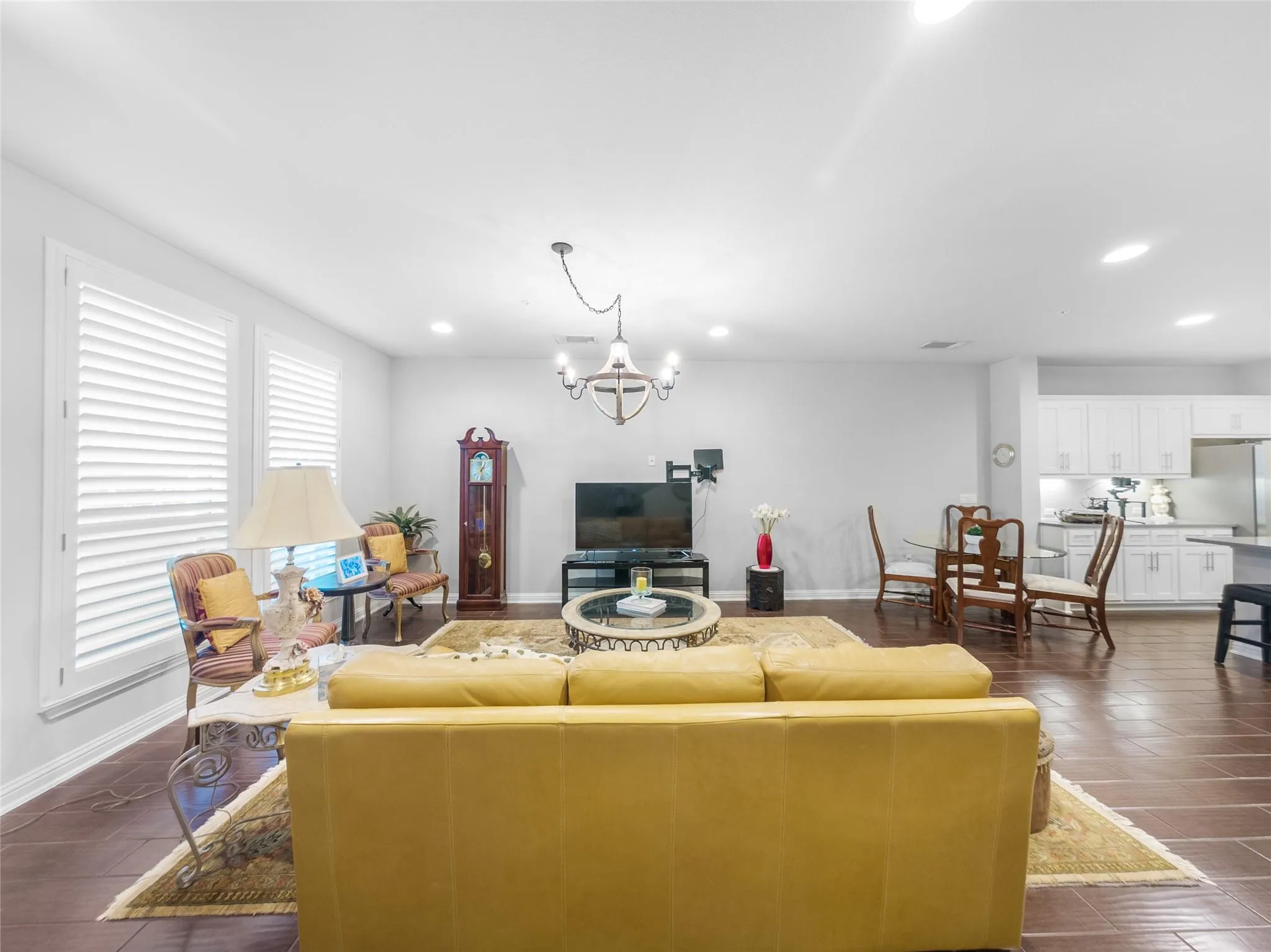 Photo 3 of 13800 LYNDHURST ST #324