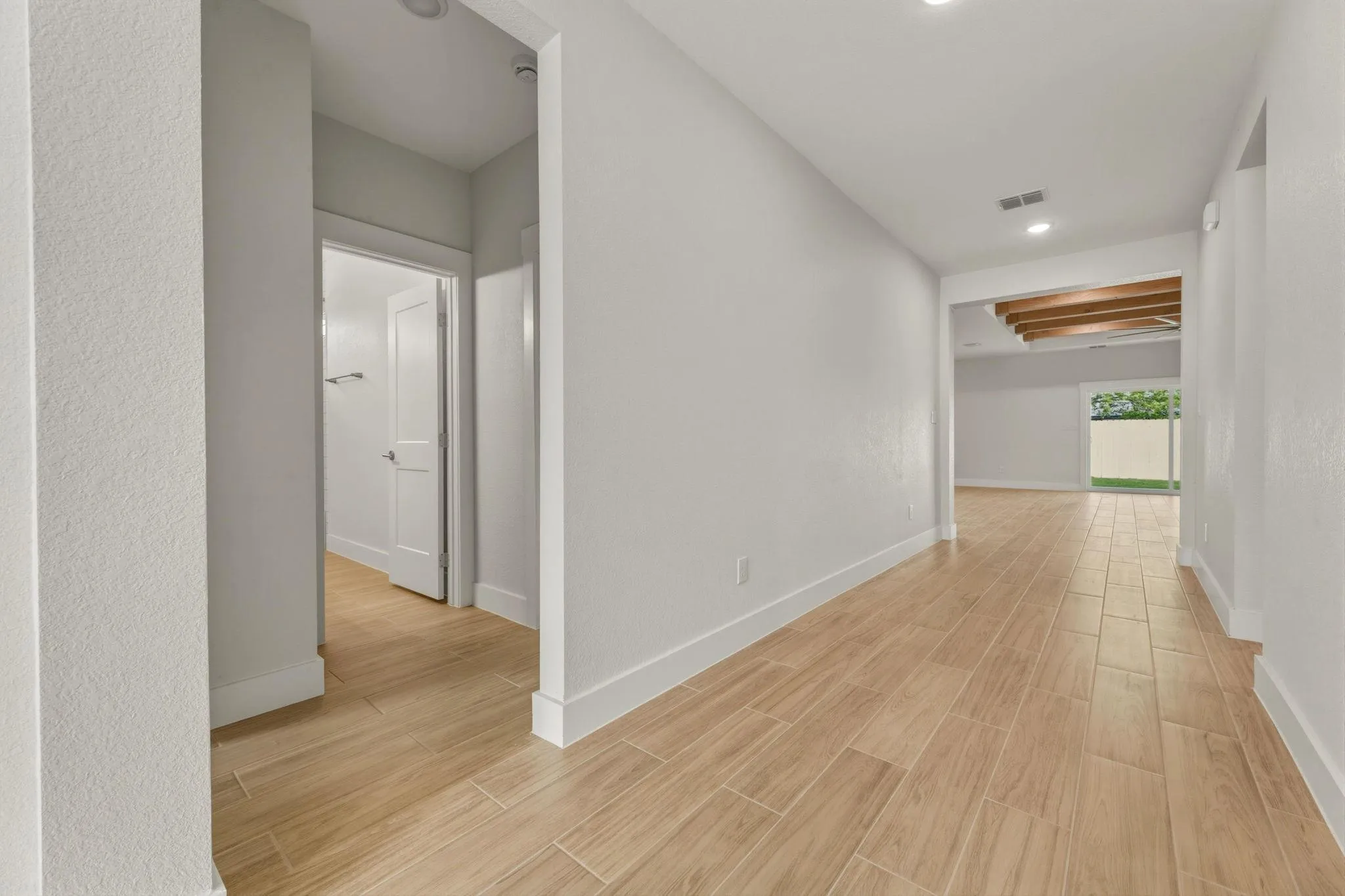 Photo 4 of 1412 KENT ST