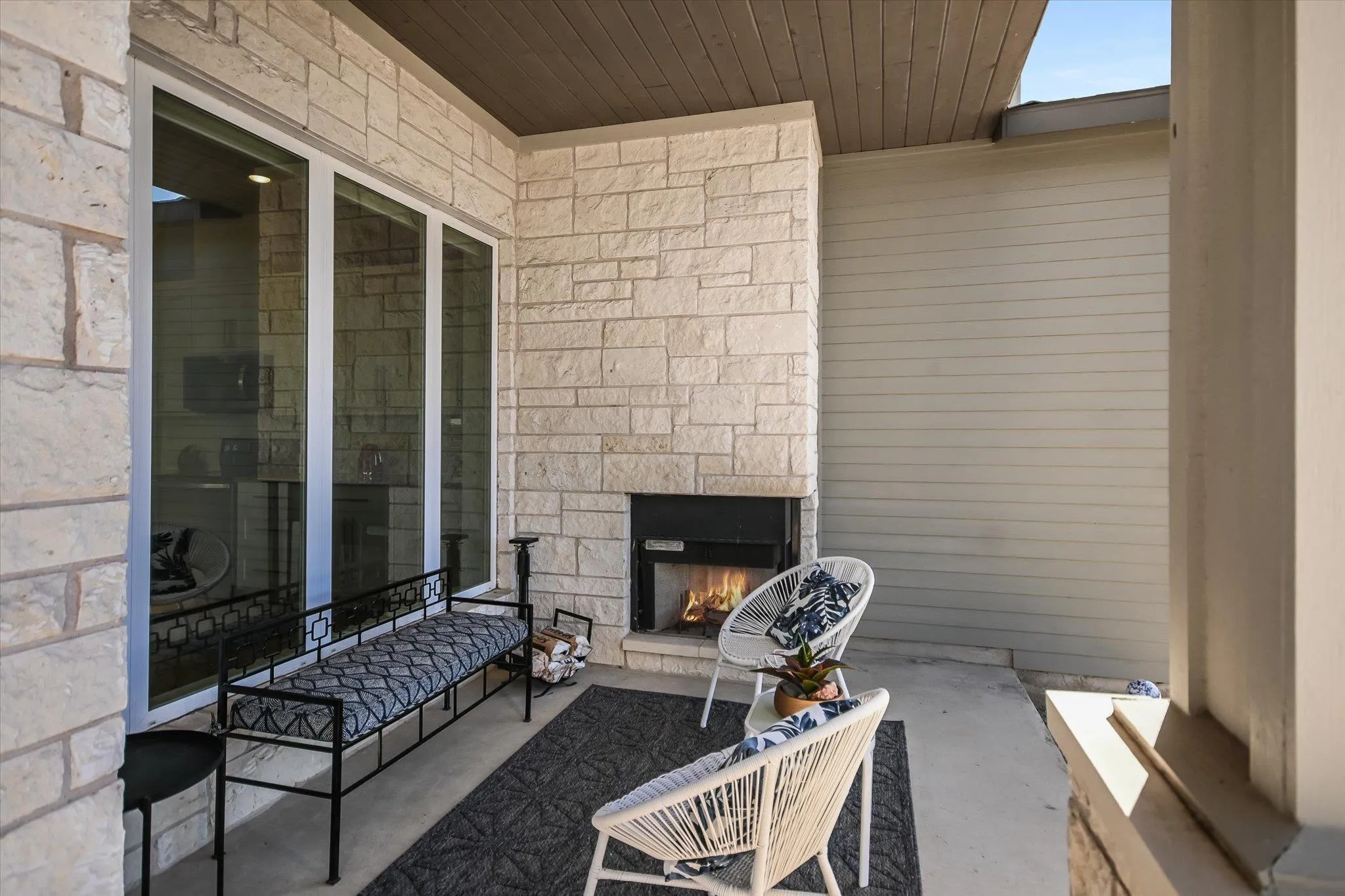 Photo 4 of 1005 LARKHALL DR