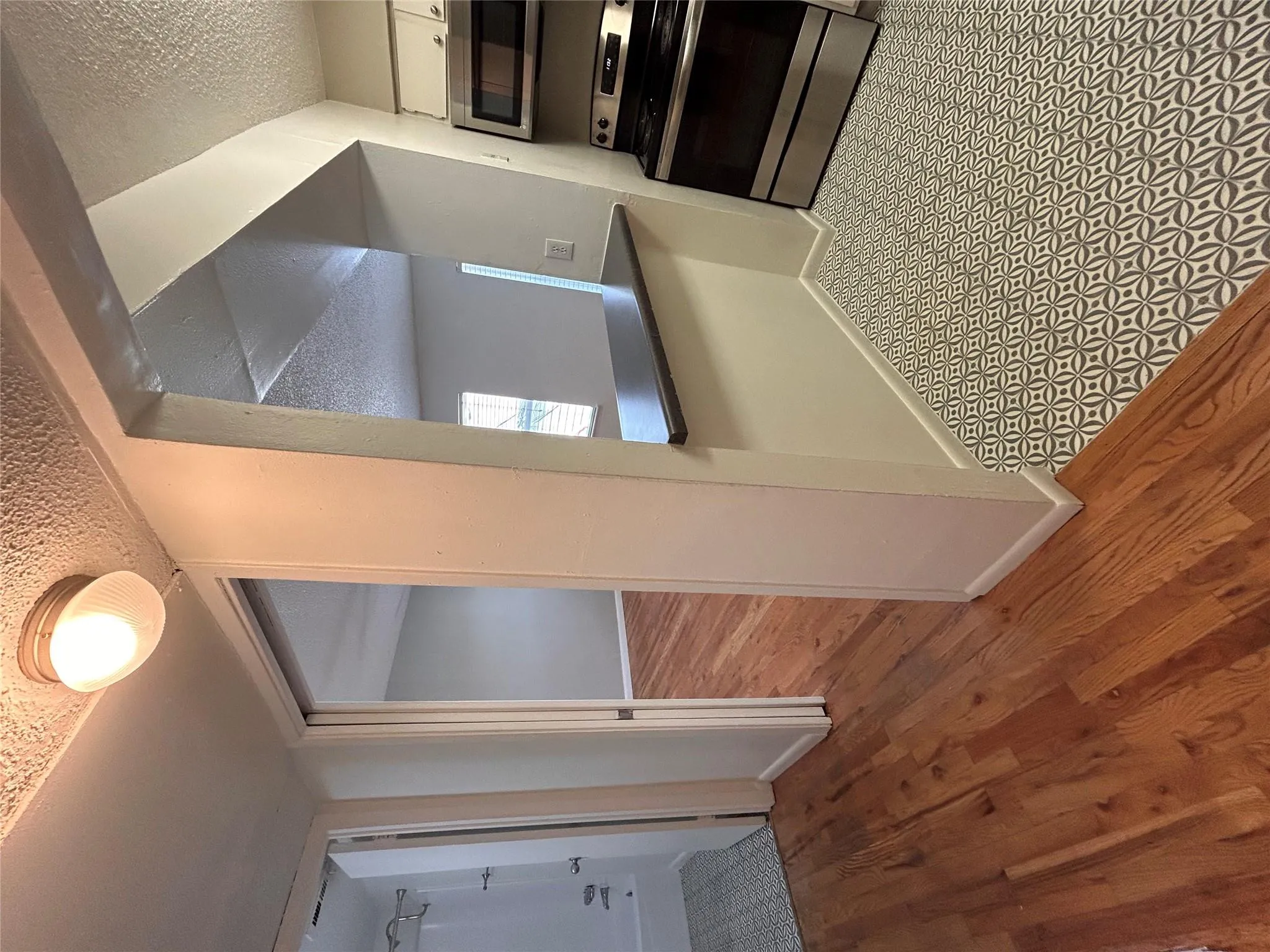 Photo 4 of 808 WINFLO DR #206
