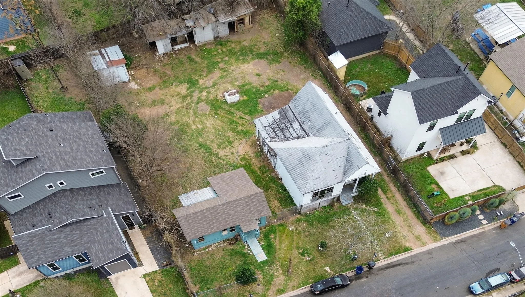 Photo 3 of 6917 CARVER AVE