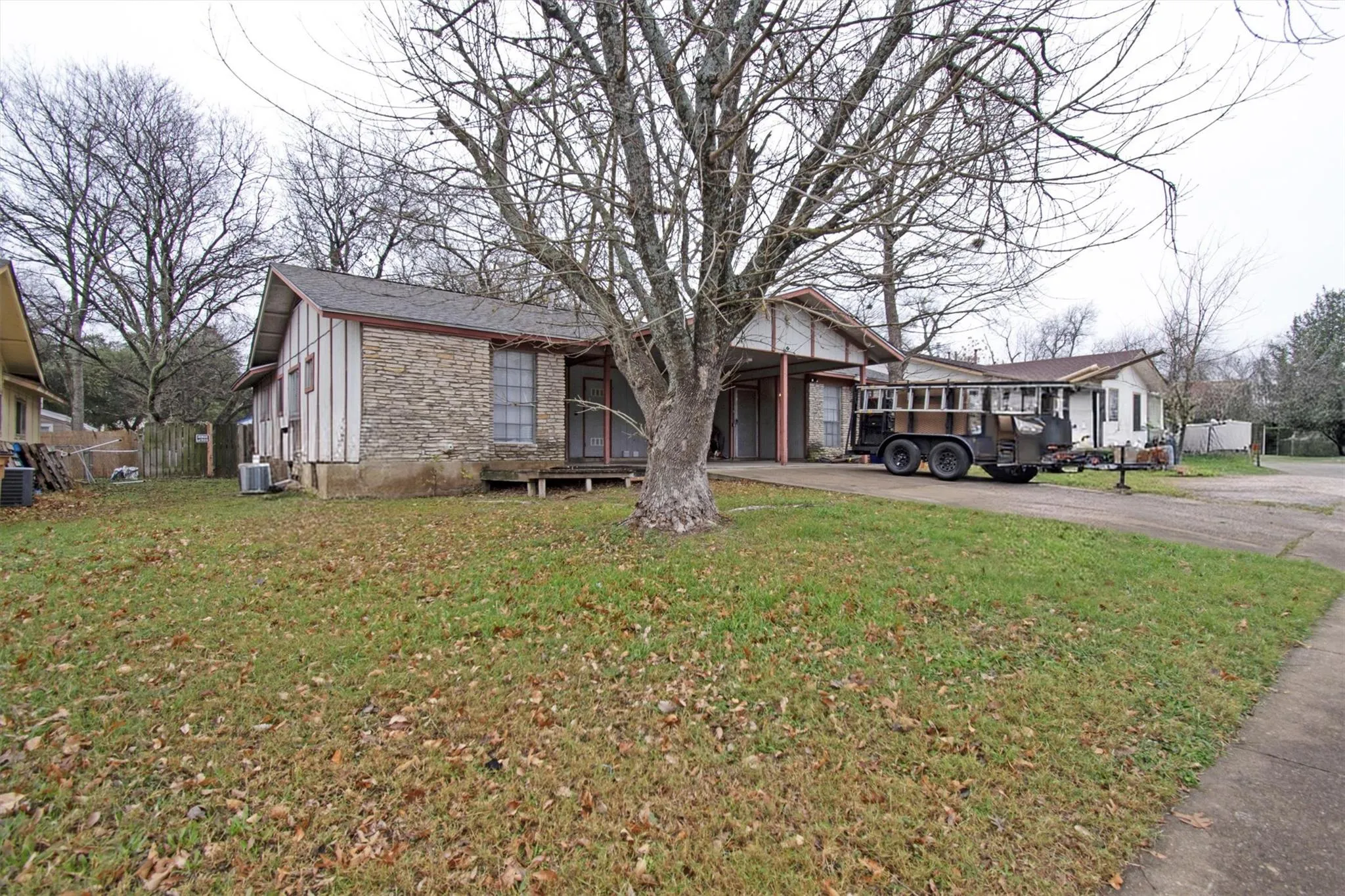 Photo 3 of 6305 EMERALD FOREST DR