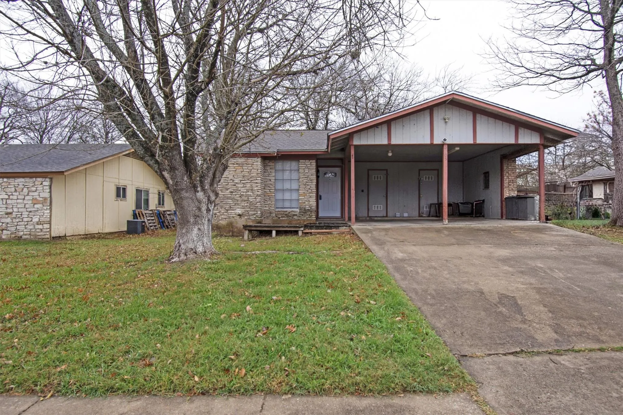 Photo 2 of 6305 EMERALD FOREST DR