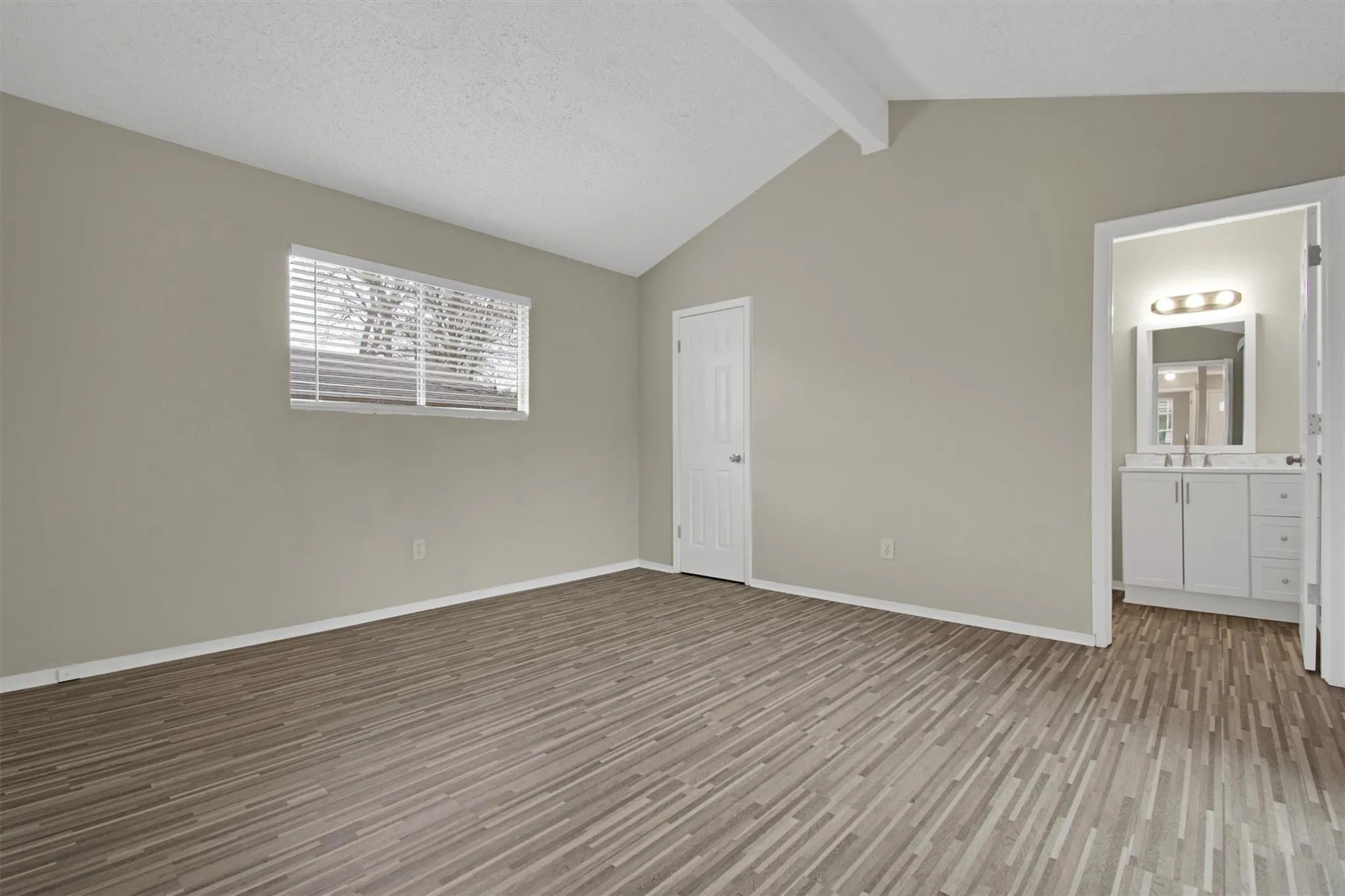 Photo 4 of 6305 EMERALD FOREST DR