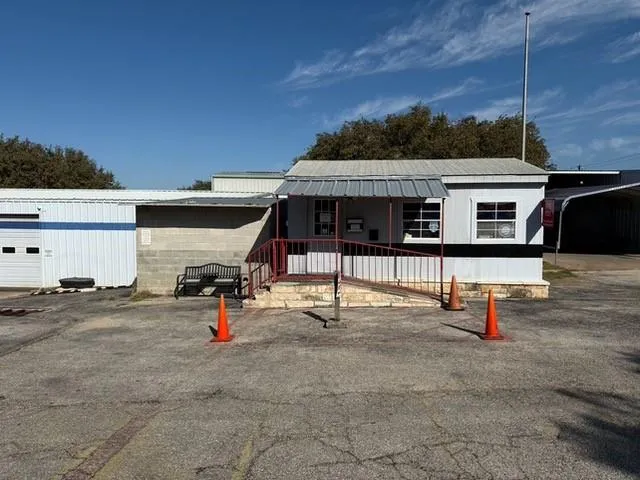 Photo 3 of 804 BEE CREEK RD