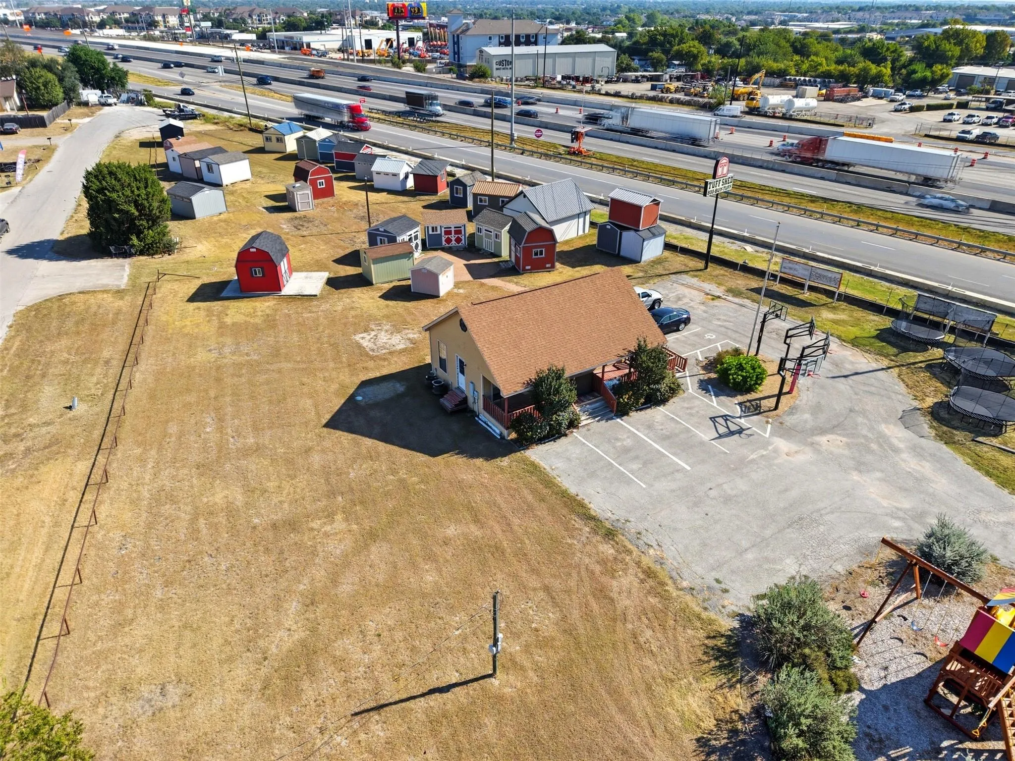 Photo 4 of 15524 N INTERSTATE 35 HWY