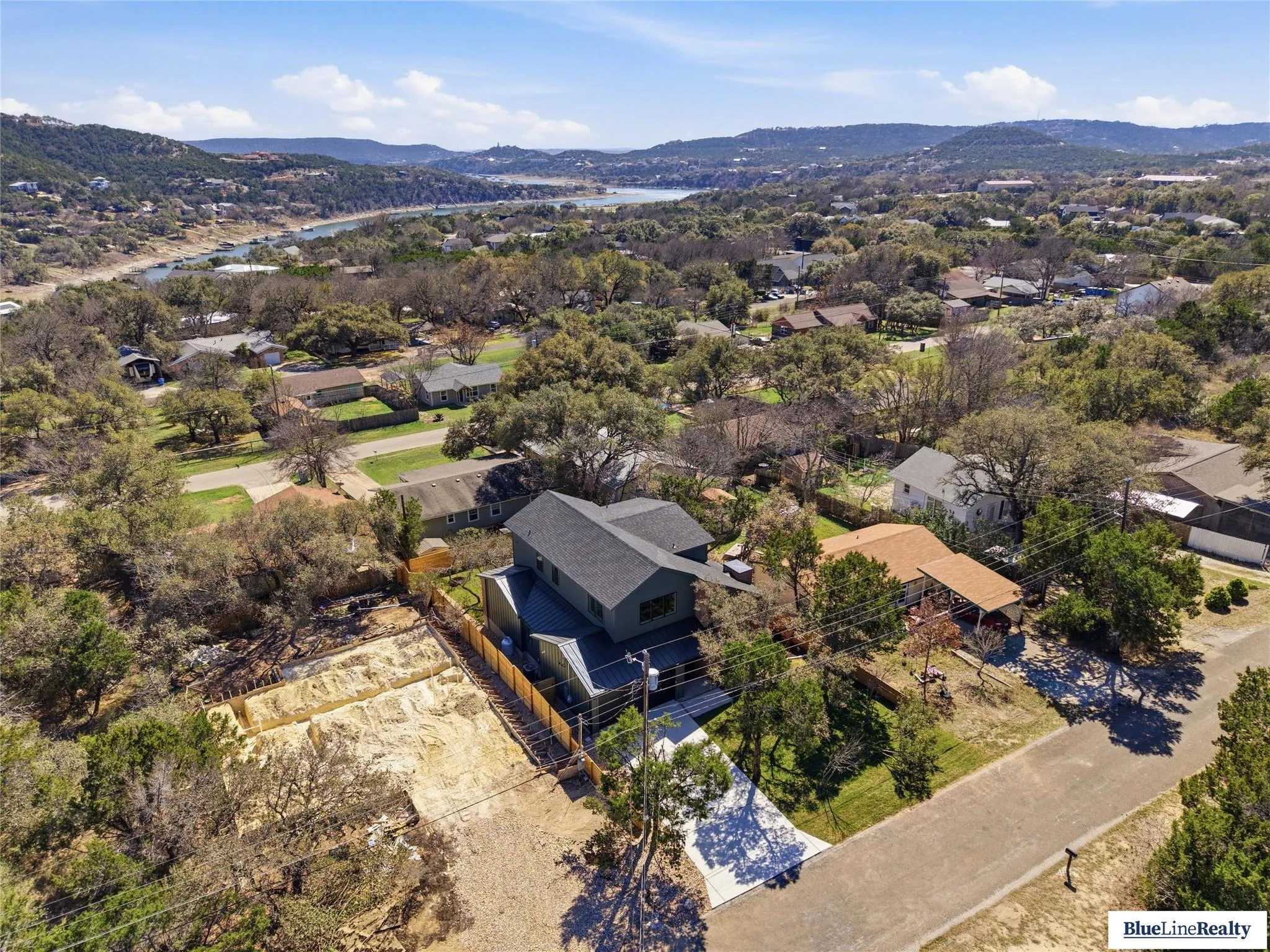 Photo 3 of 18305 LAKE OAKS DR