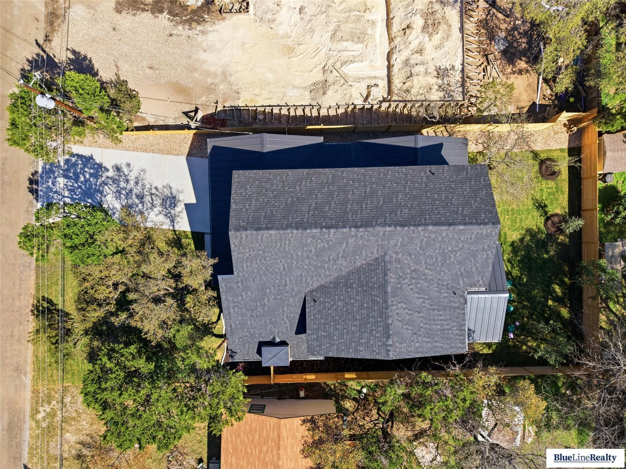 Photo 4 of 18305 LAKE OAKS DR