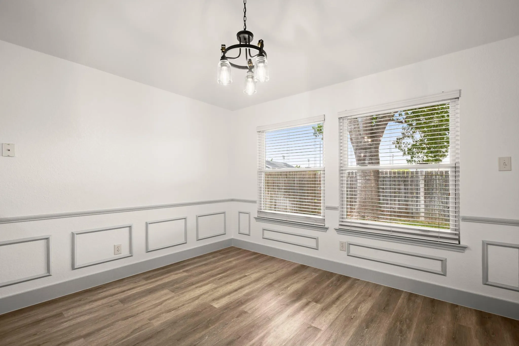 Photo 4 of 157 MEADOWLARK CIR