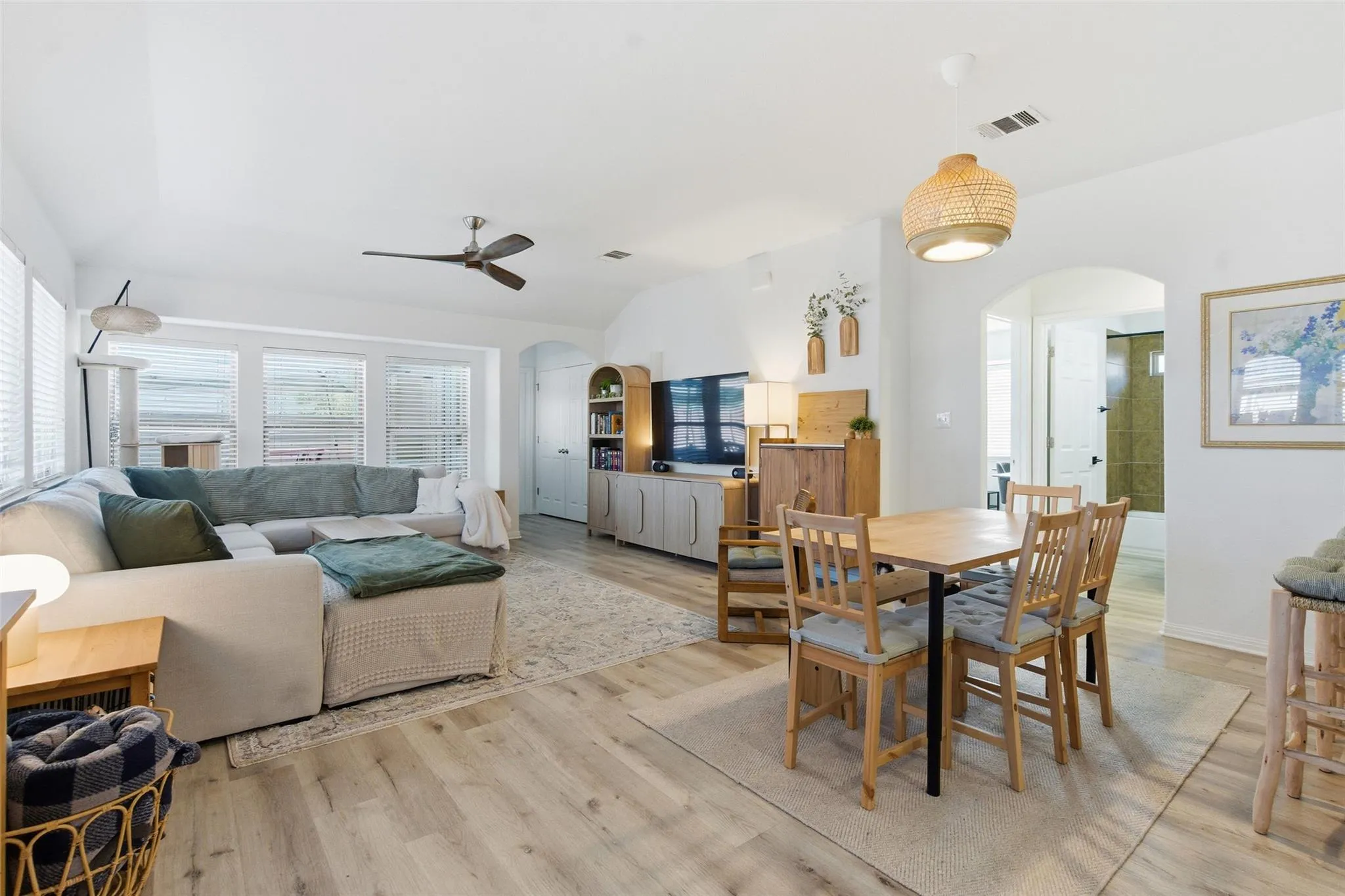 Photo 4 of 2513 WINCHELL LN