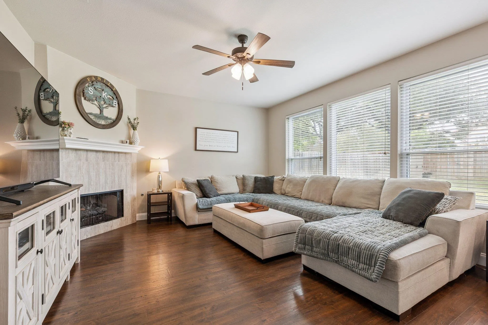Photo 4 of 4033 SABLE OAKS DR