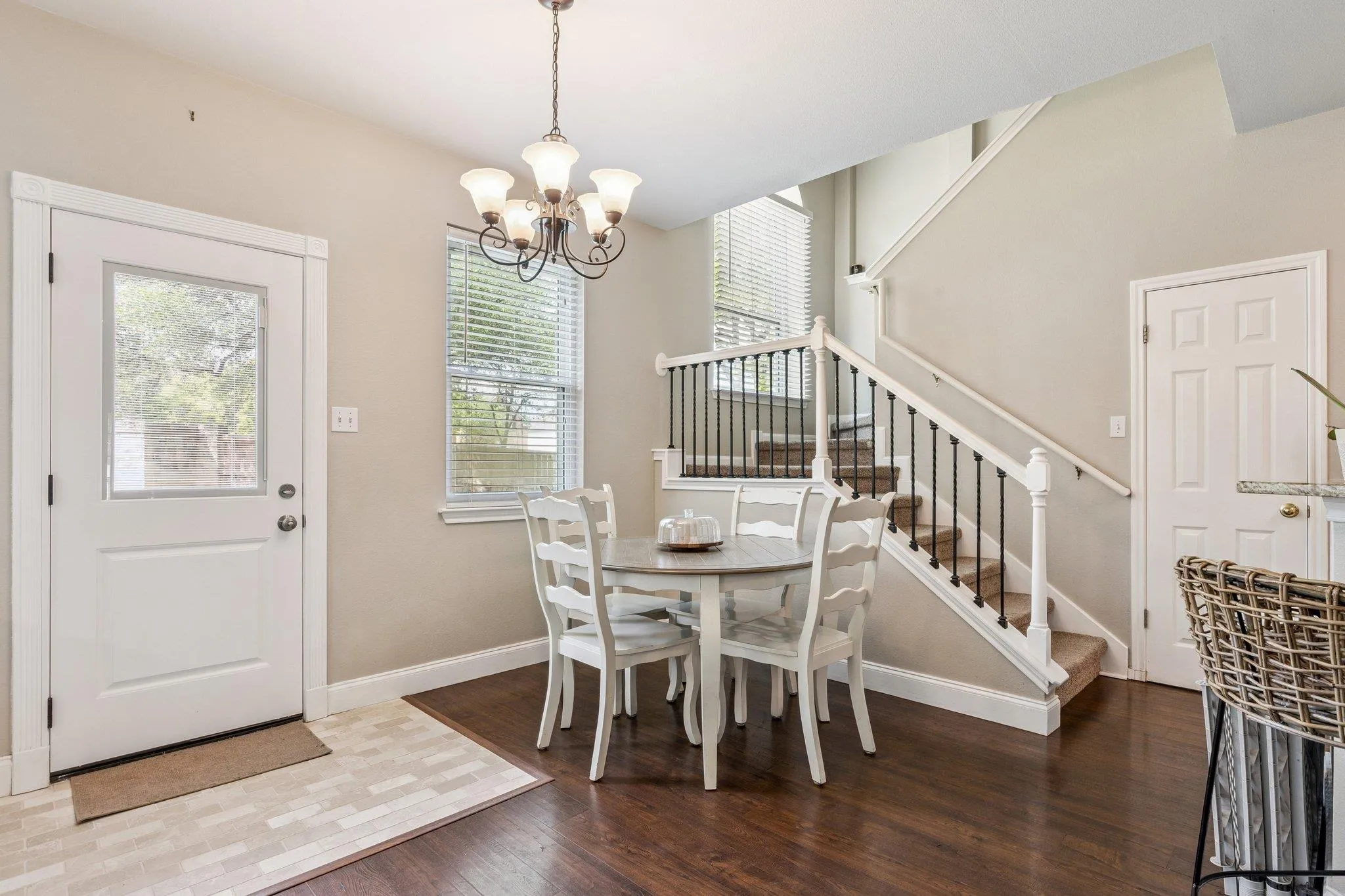 Photo 5 of 4033 SABLE OAKS DR