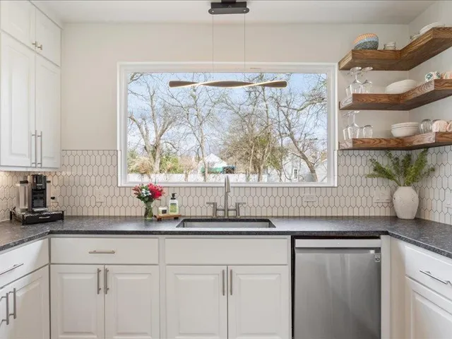 Kitchen with tile backsplash