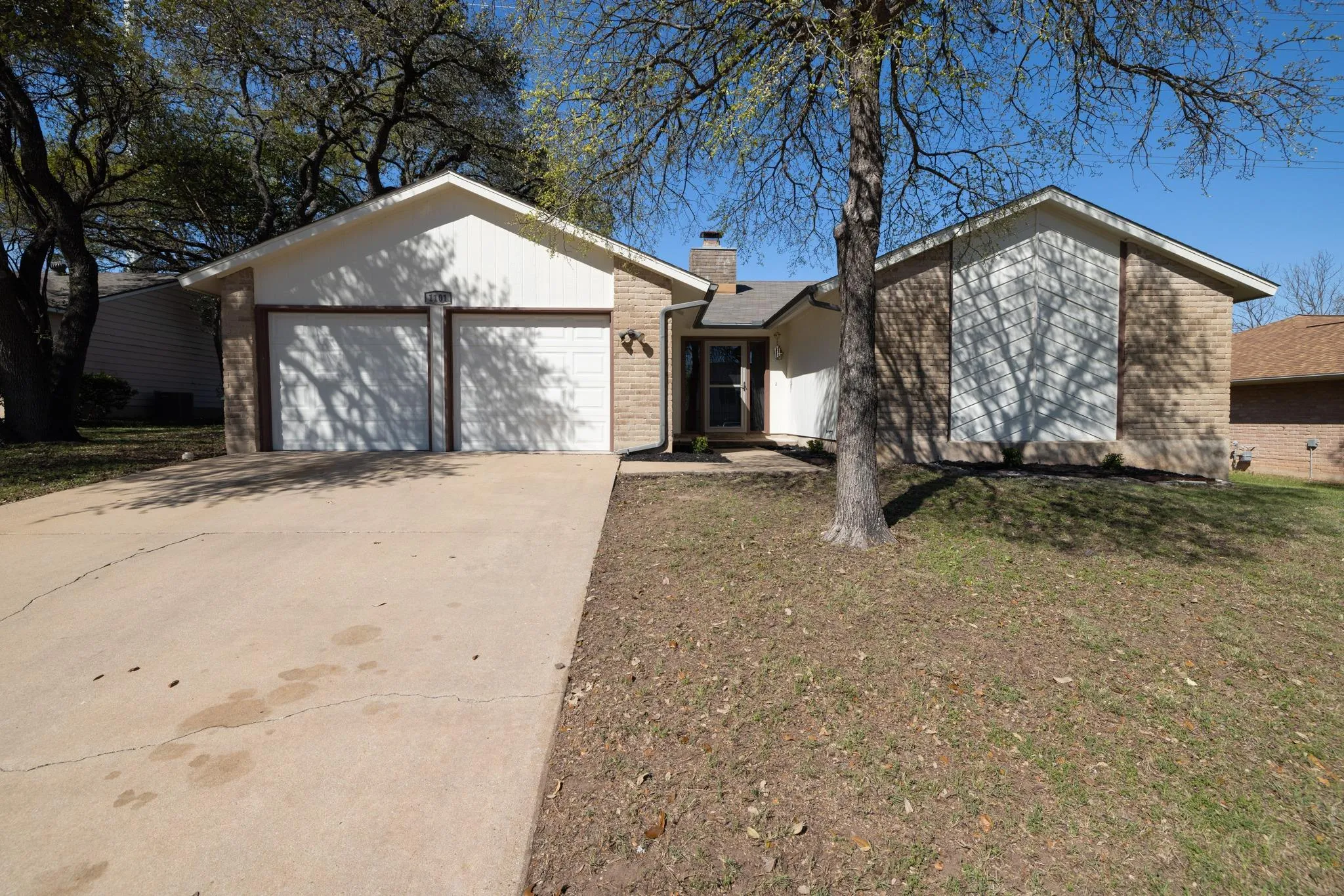 Photo 5 of 1101 HUNTRIDGE DR