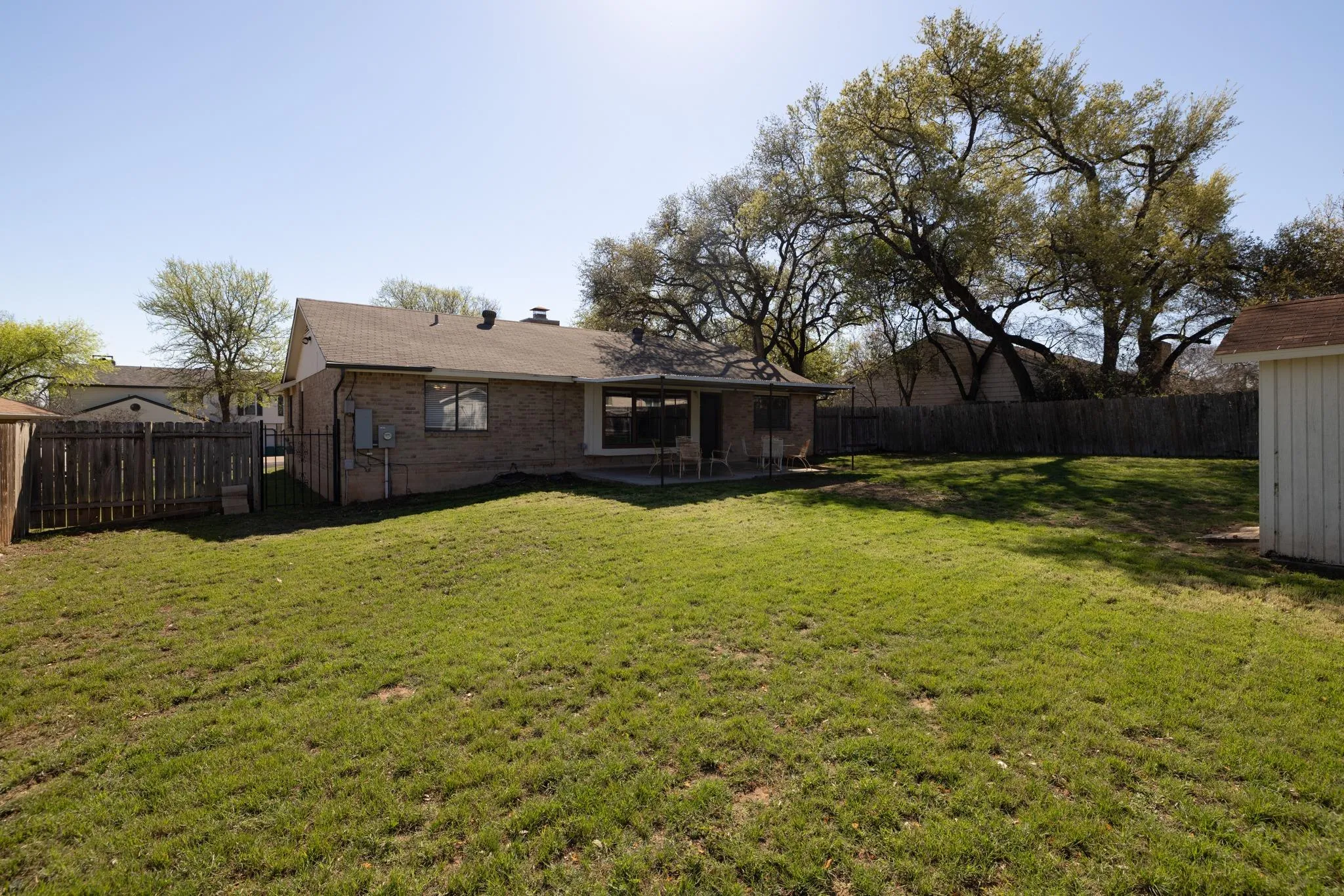 Photo 4 of 1101 HUNTRIDGE DR