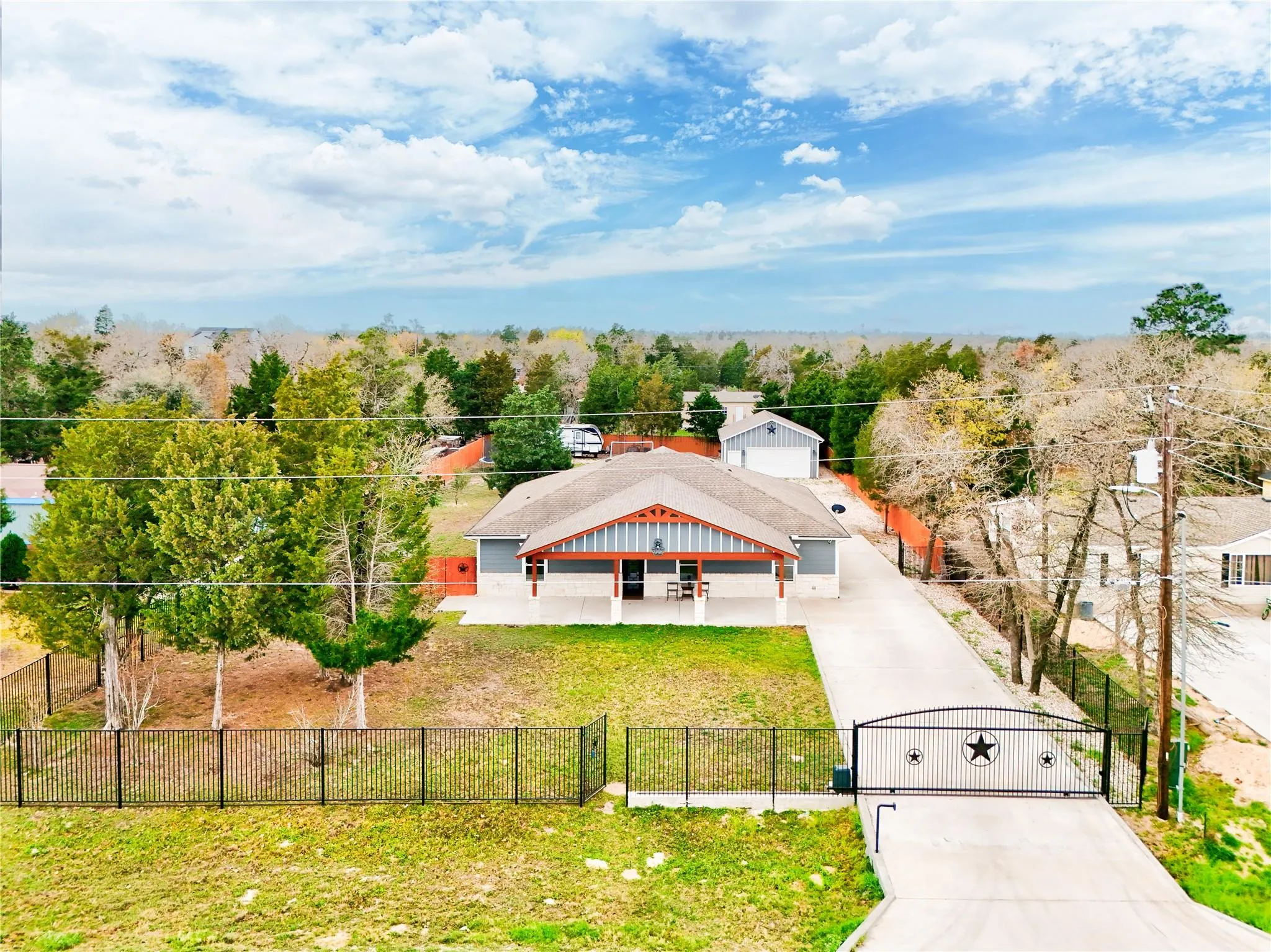 Photo of 421 LAS LOMAS DR, Elgin, TX, 78621