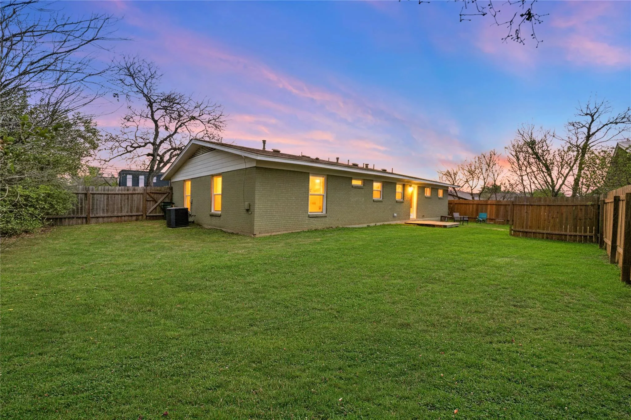 Photo 3 of 5510 MANOR RD #A