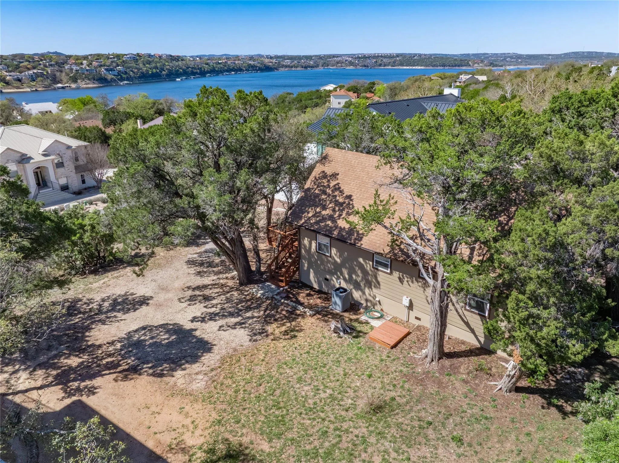 Photo 3 of 18418 LAKELAND DR