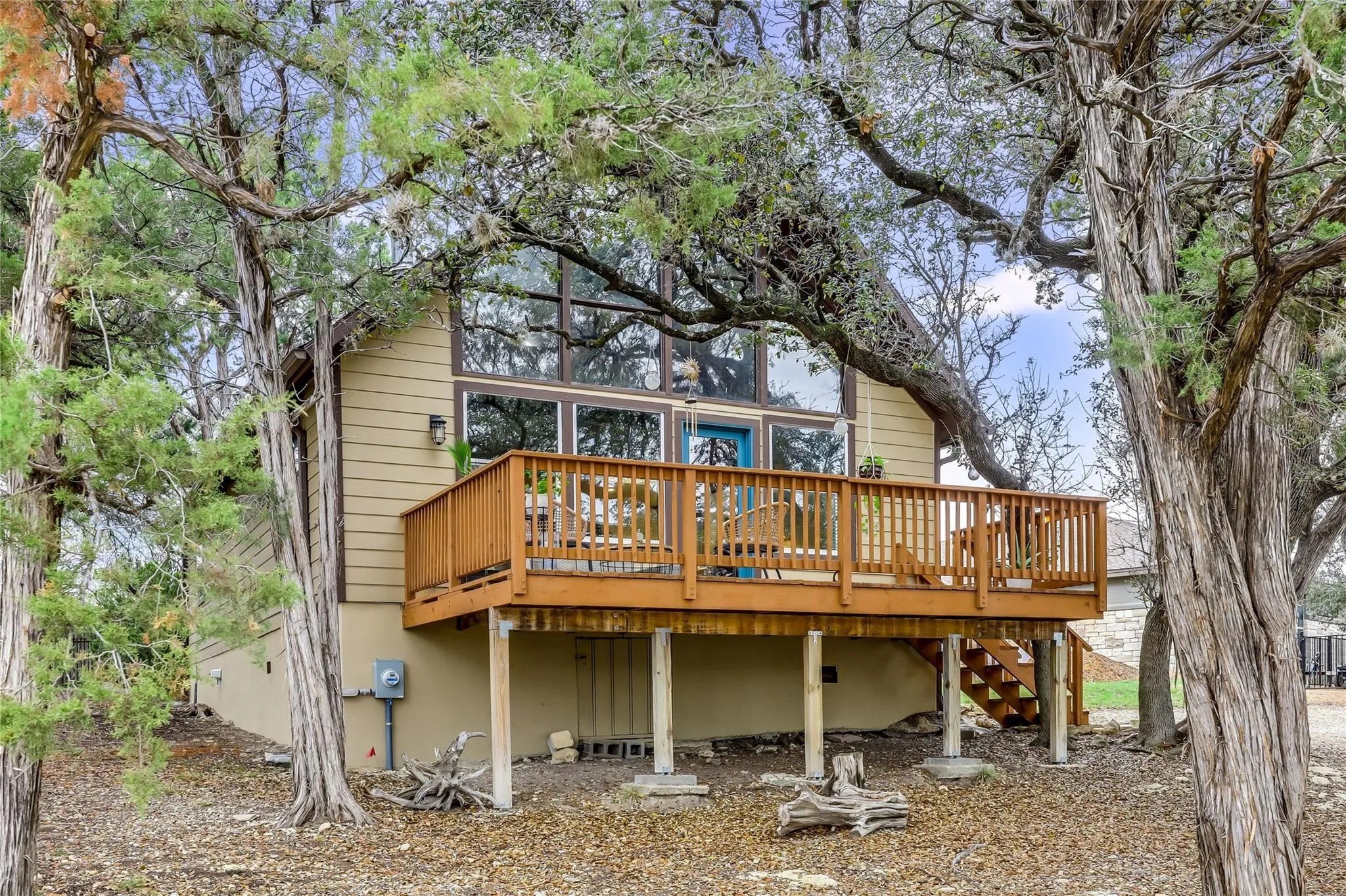 Photo 2 of 18418 LAKELAND DR