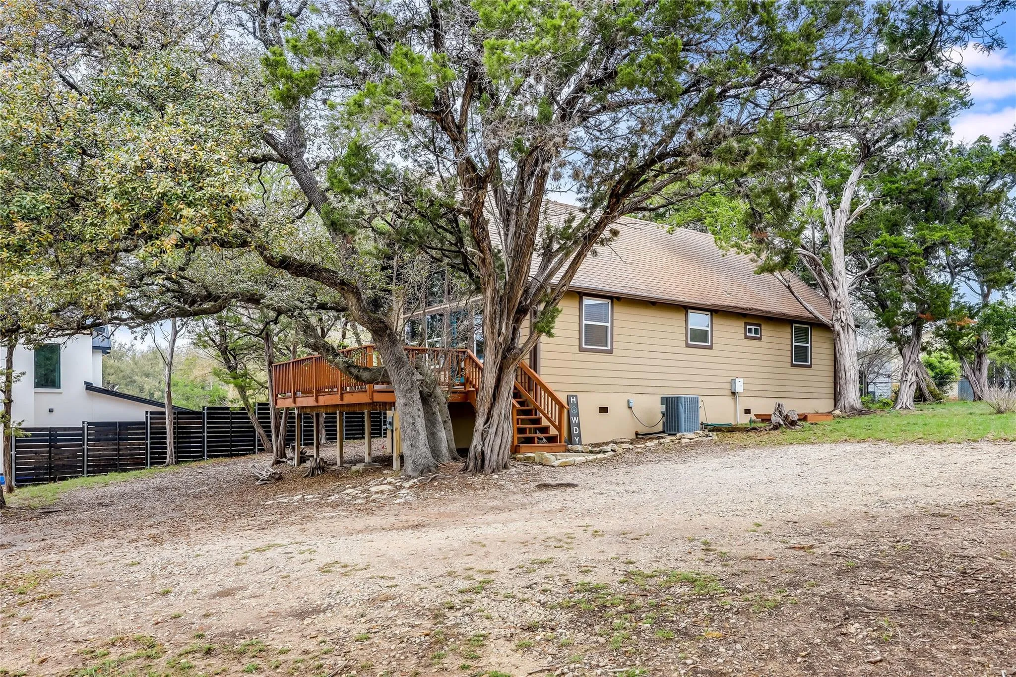 Photo 5 of 18418 LAKELAND DR
