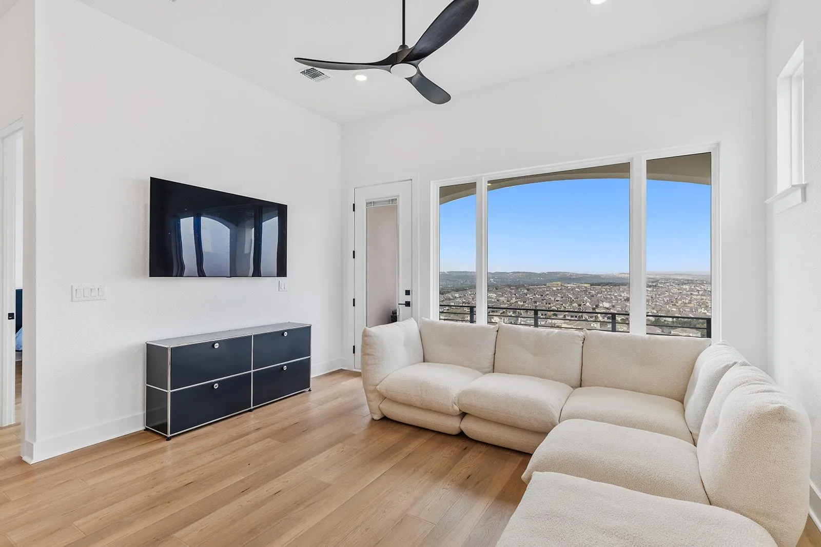 Photo 5 of 26 MAYBURY WAY