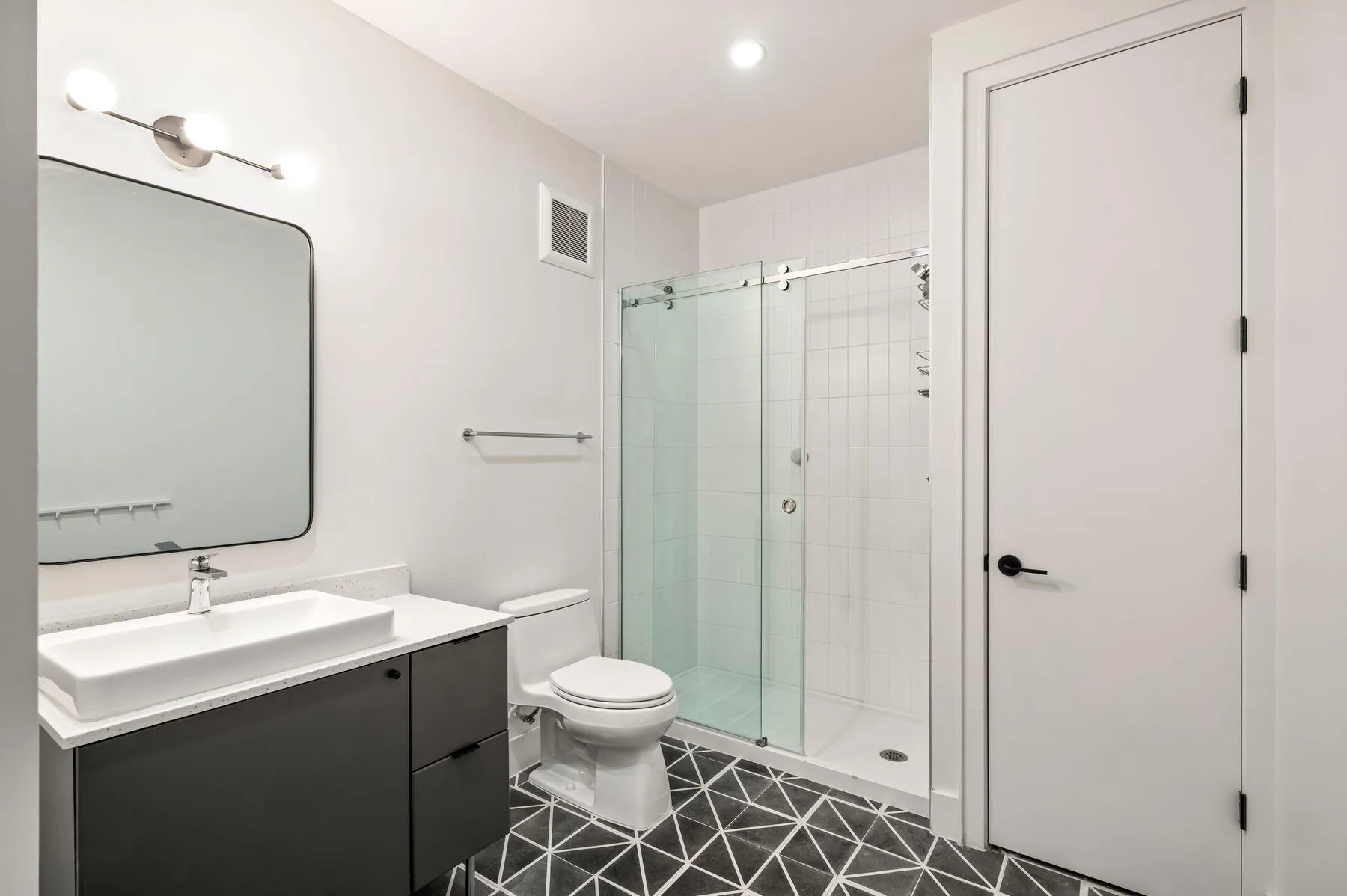 Photo 4 of 2709 E 5TH ST #2203