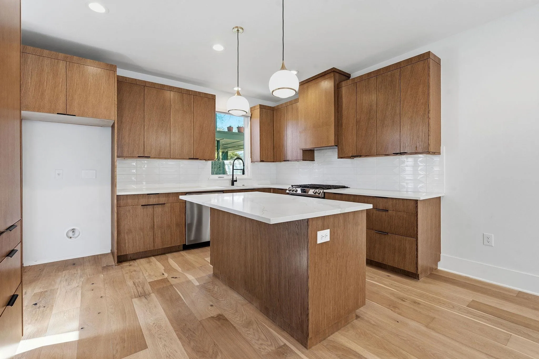 Photo 5 of 2921 LYONS RD #1