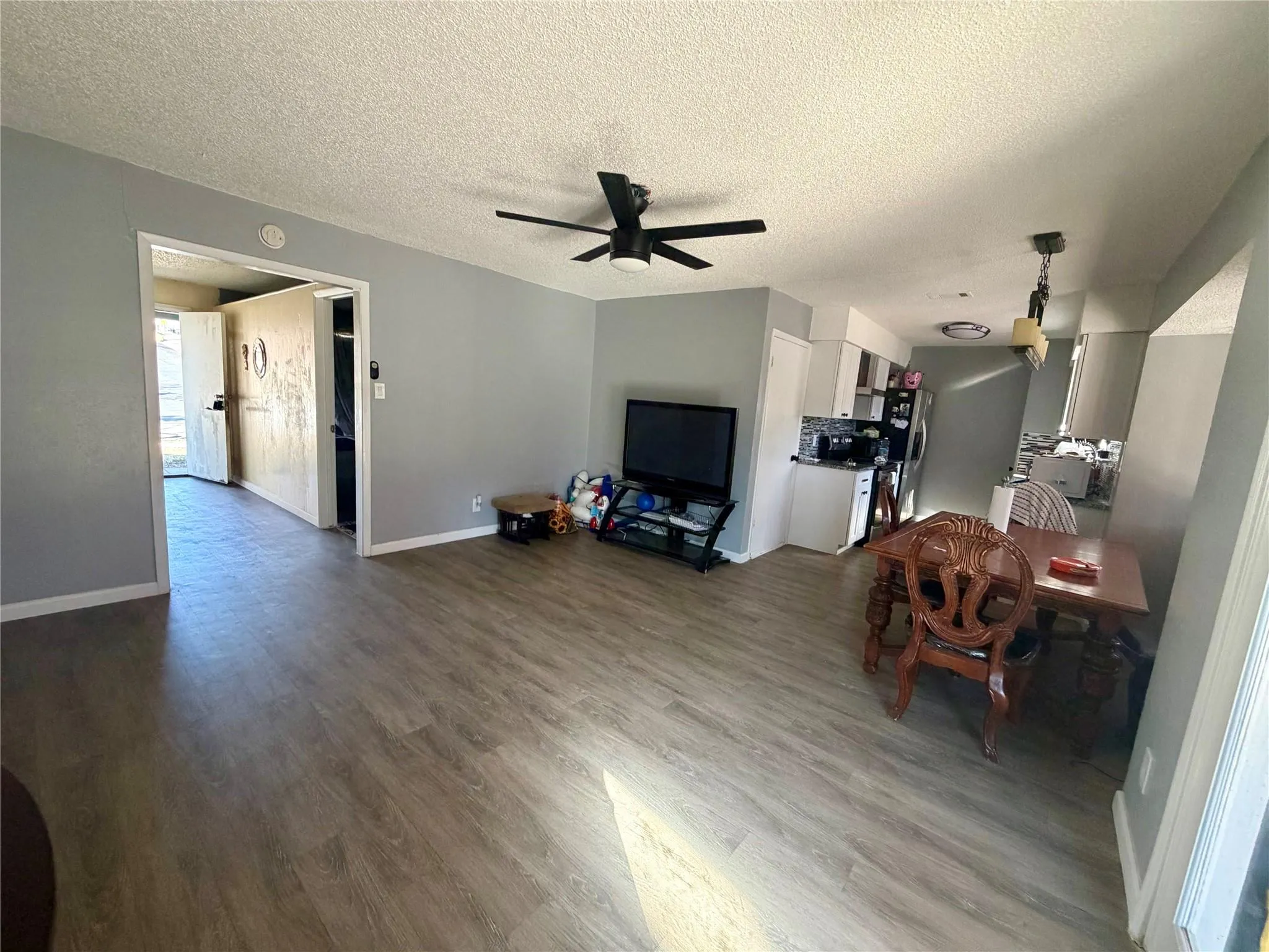 Photo 4 of 4607 CRAIGWOOD DR