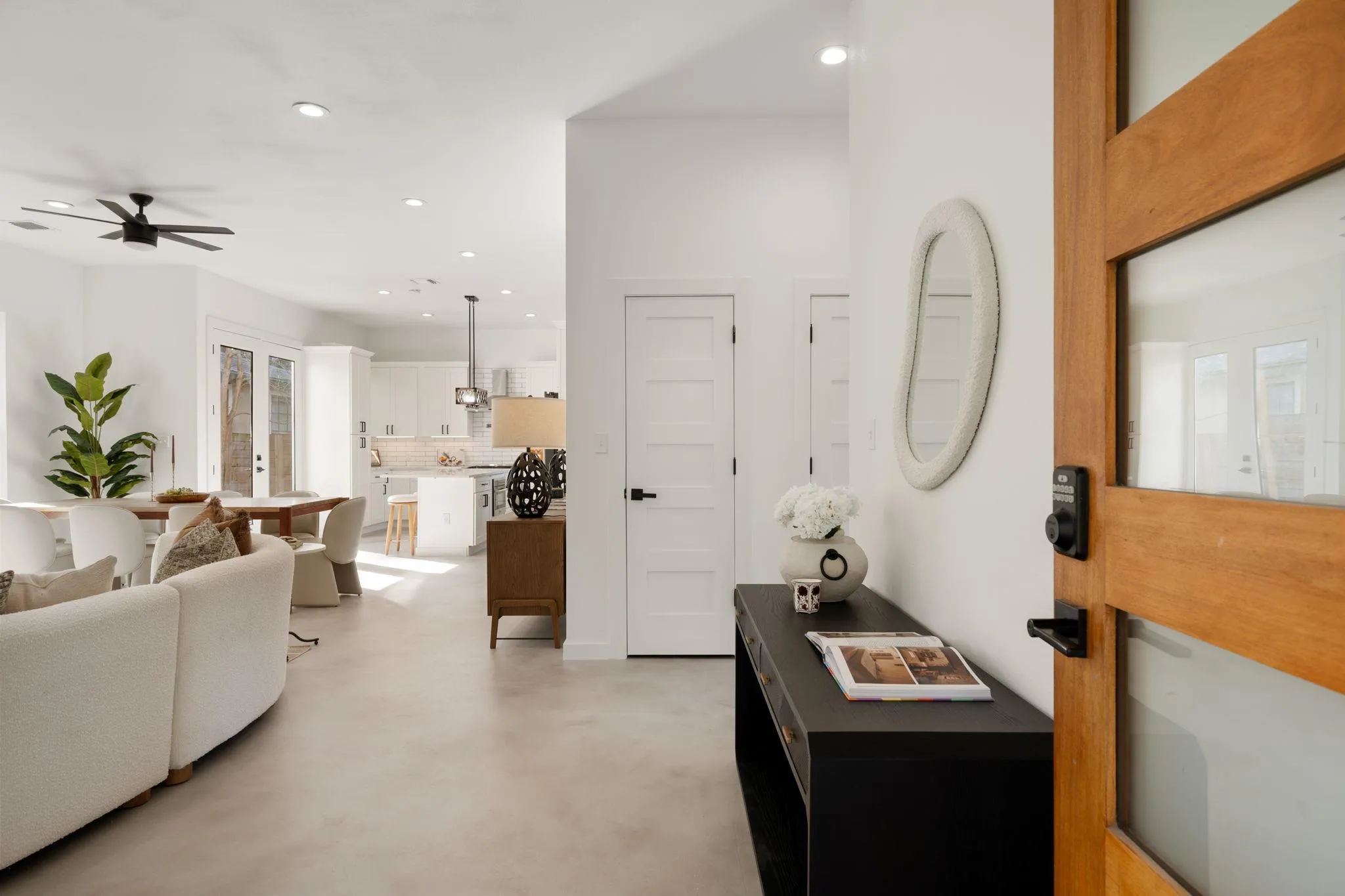 Photo 3 of 2302 EUCLID AVE #1