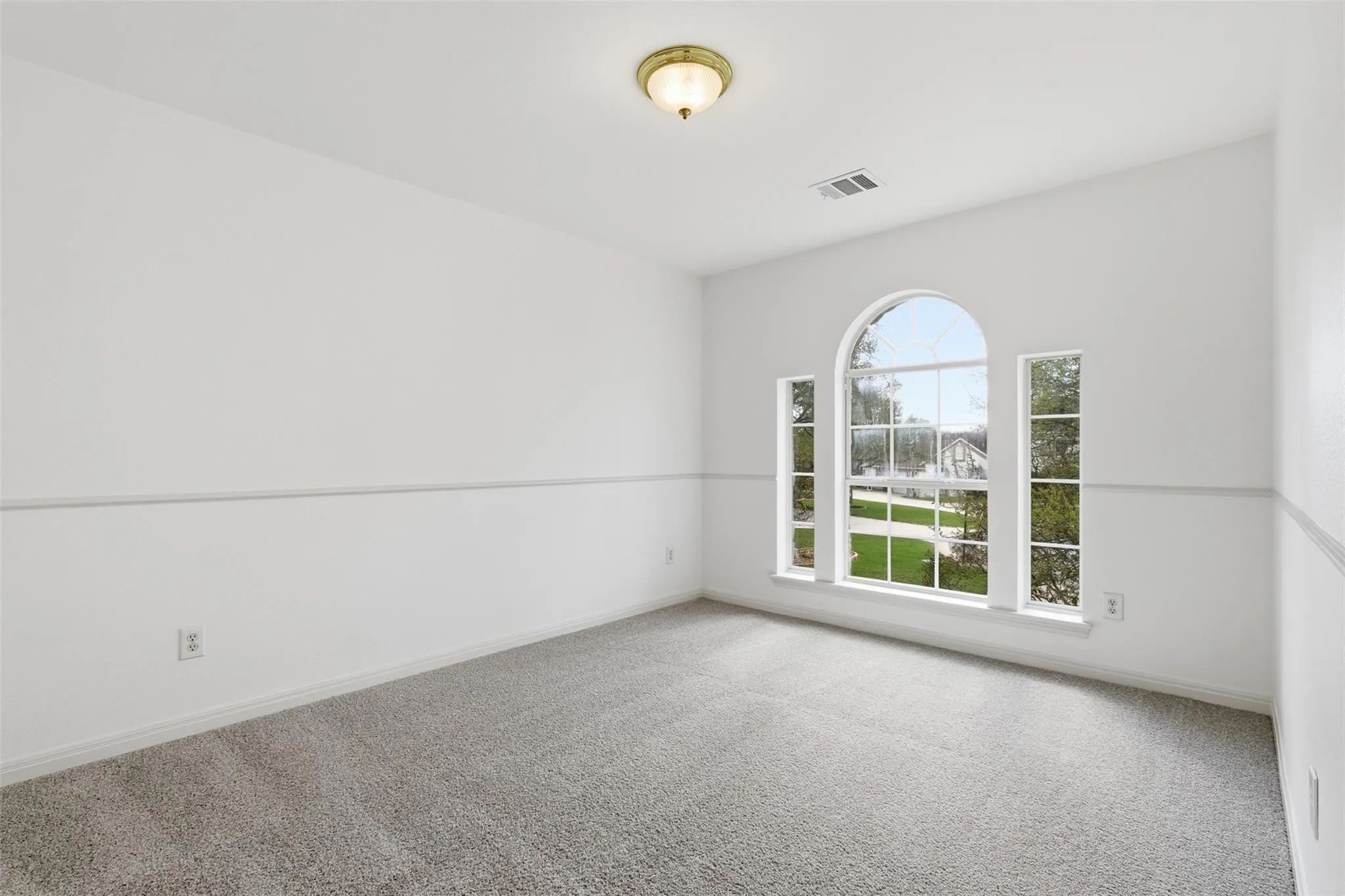 Photo 3 of 207 SILVER OAK DR