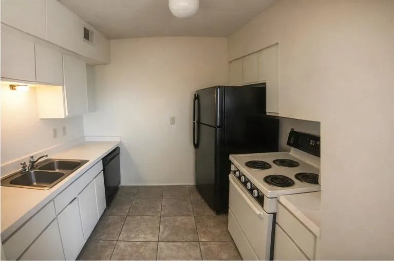 Photo 4 of 2408 LONGVIEW ST #111