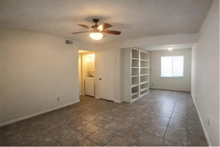 Photo 3 of 2408 LONGVIEW ST #111