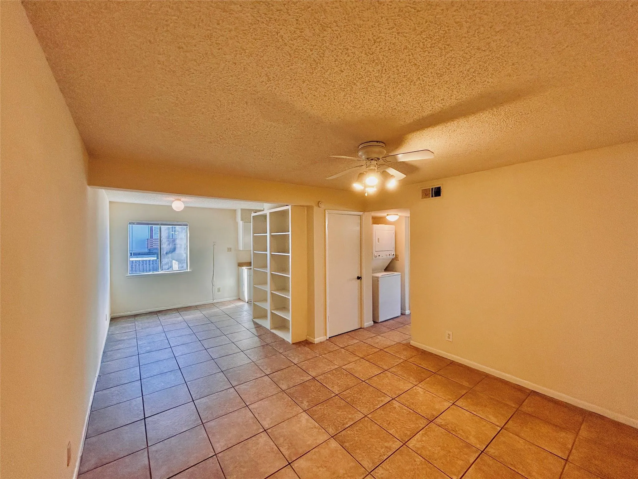 Photo 3 of 2408 LONGVIEW ST #110