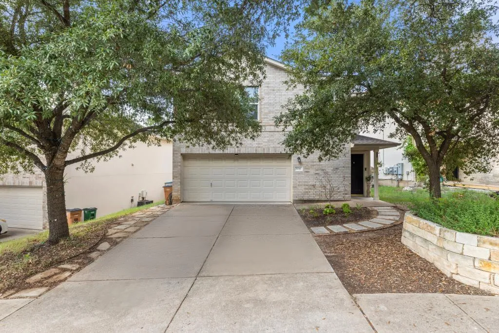 Photo 3 of 8716 DAVIS OAKS TRL