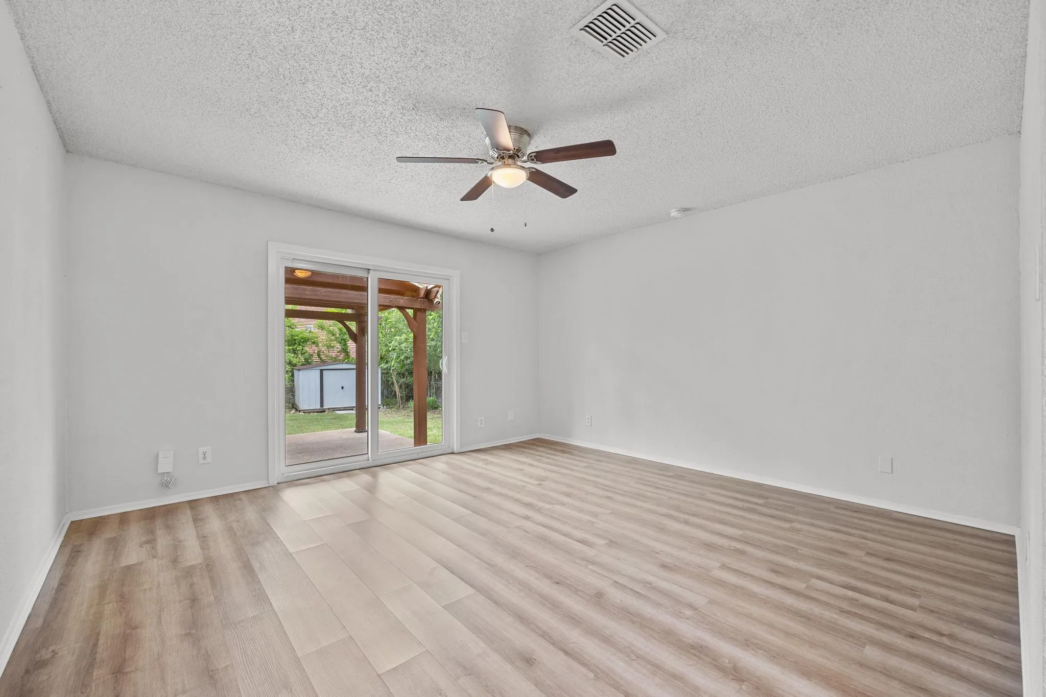 Photo 5 of 8204 KELLOG CT