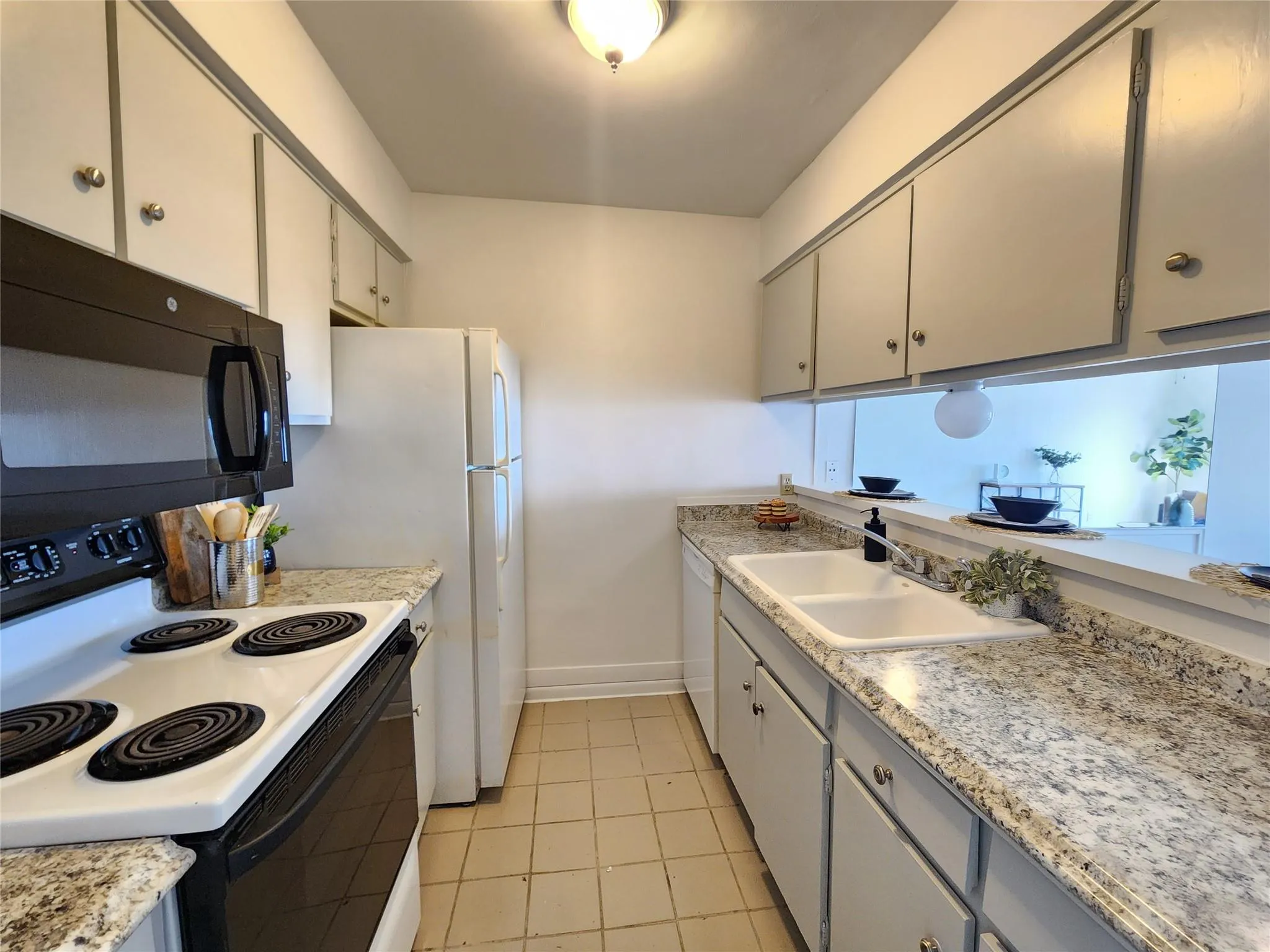 Photo 4 of 6501 E HILL DR #121