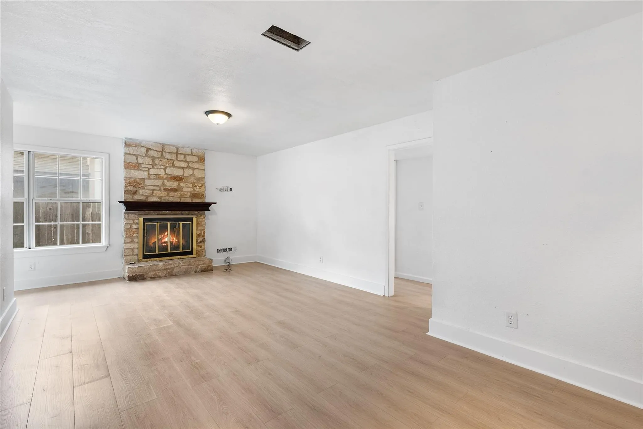 Photo 4 of 1010 BIRD CREEK DR