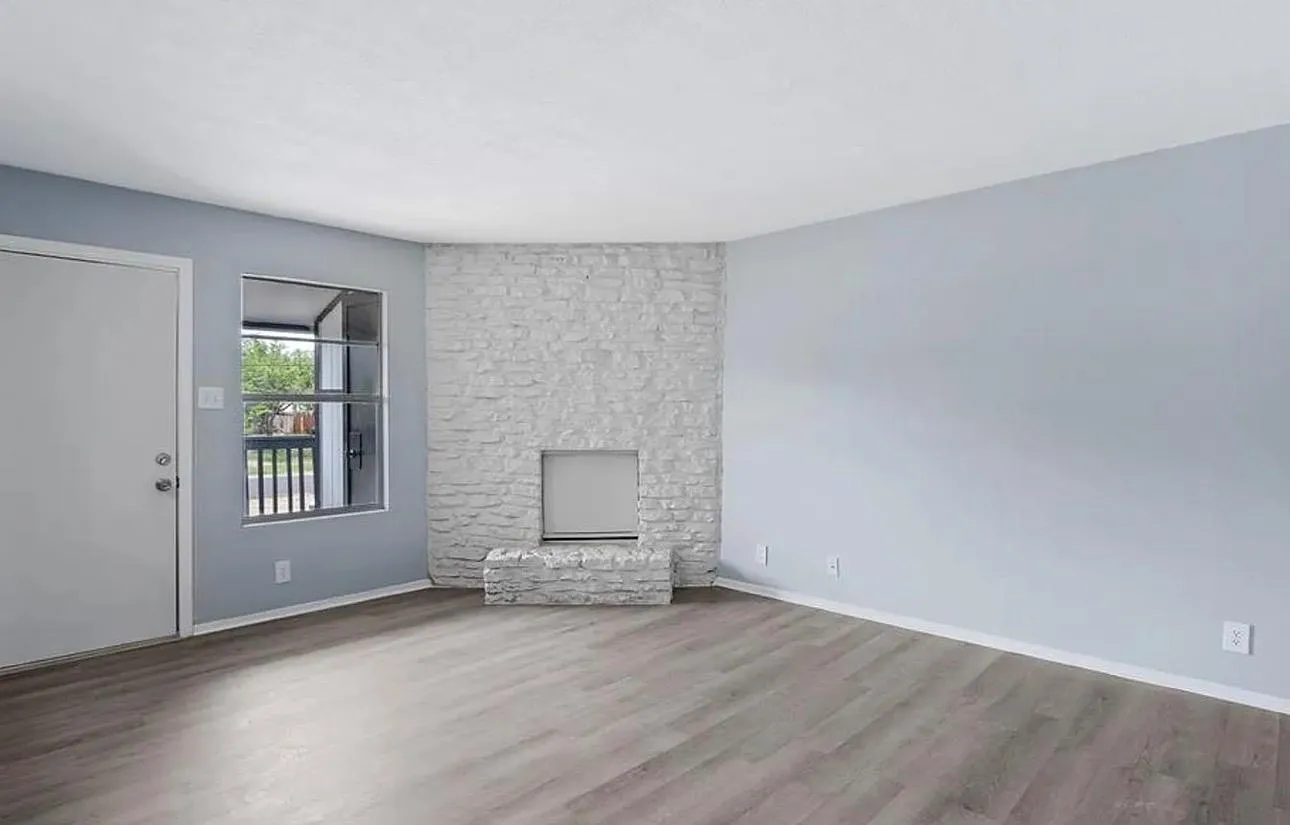Photo 5 of 302 HEDGEWOOD DR