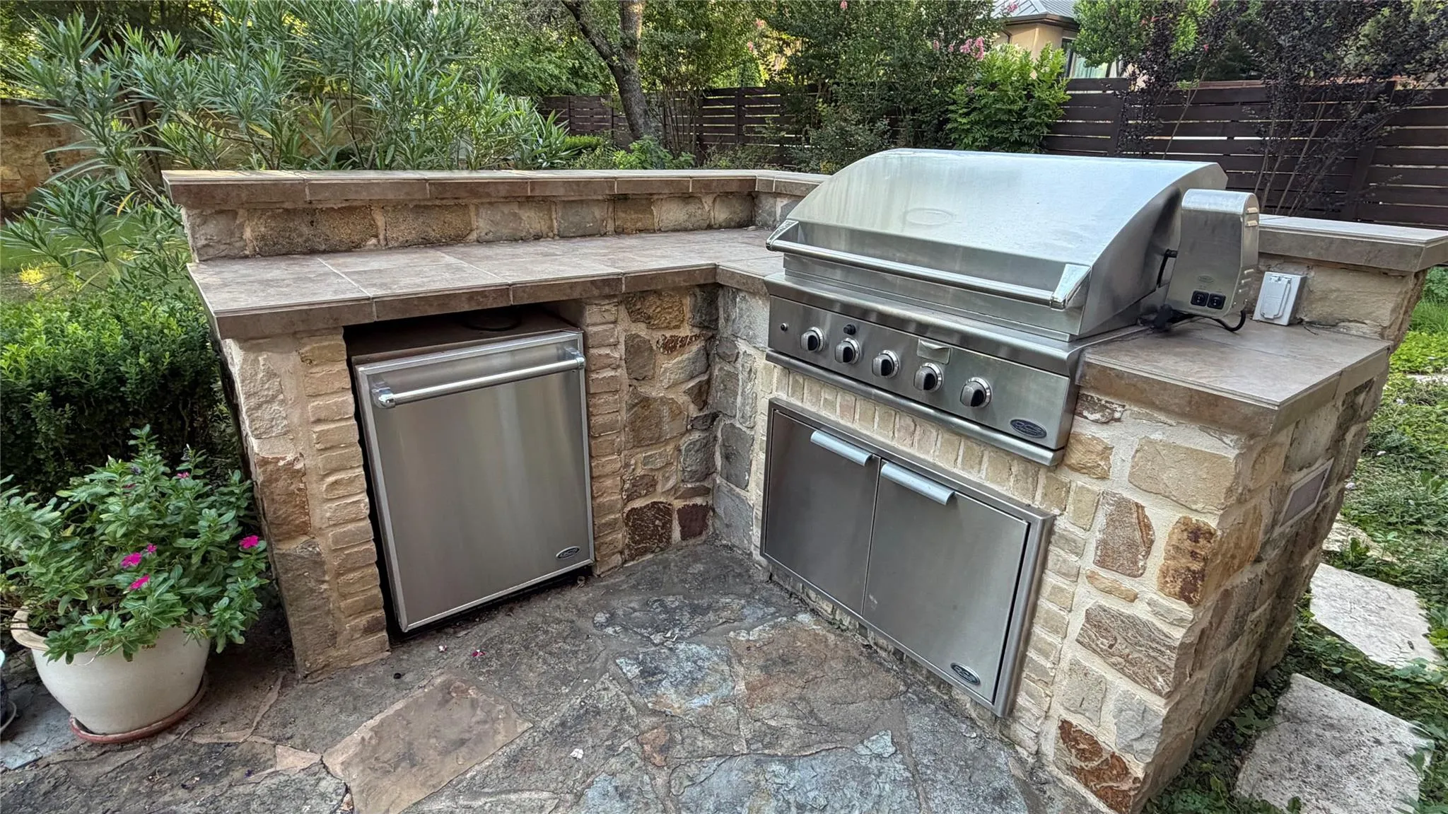 Photo 4 of 816 STONEWALL RIDGE LN
